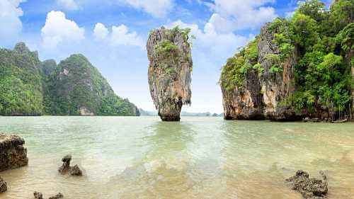 A trip to the all time famous James bond island with by big boat with delicious lunch scenes