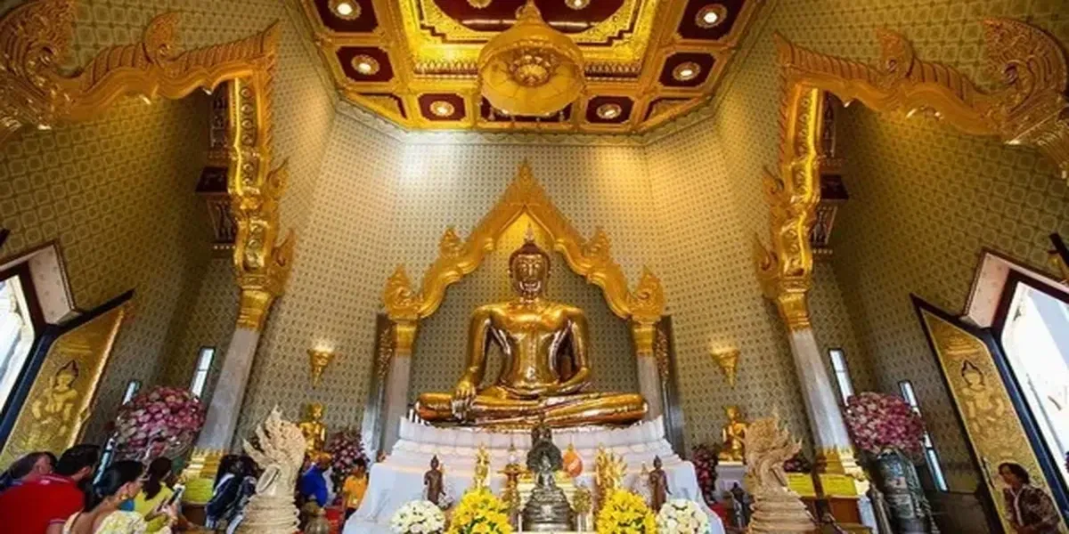 Bangkok-City Tour (Wat Traimit + Wat Mahapruttaram + War Arun + Wat Pho with Gems Gallery) (Entry with Private Transfer)