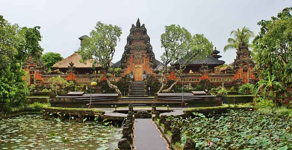 Ubud art market + Coffee Plantation + Tegenungan water fall 