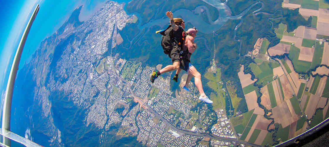 Cairns 7,000ft Tandem Skydive