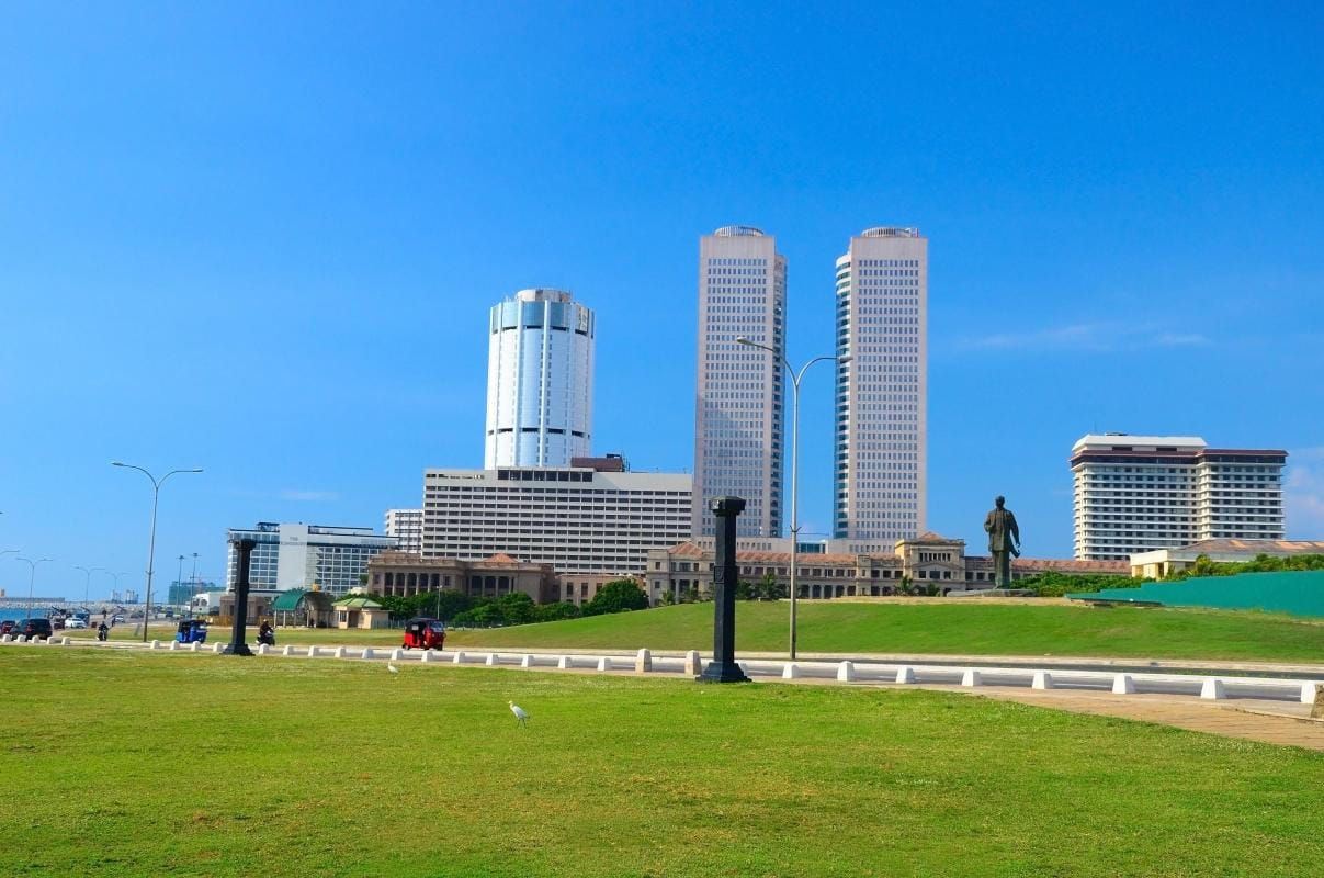 Colombo City Highlights Tour : Explore Galle Face Green, National Museum and Fort District