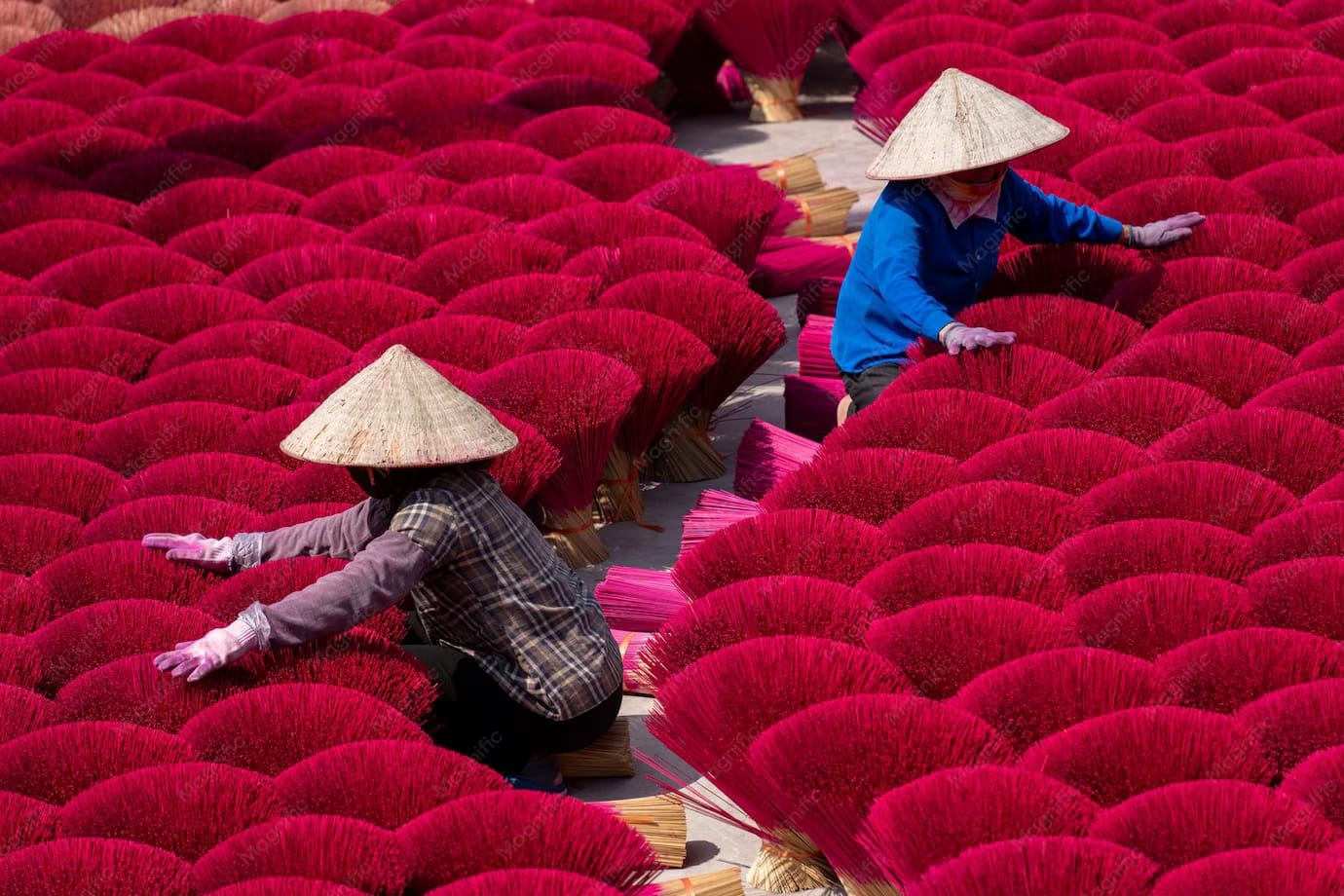 Hanoi – Conical Hat & Incense Craft Villages with Train Street – Half-Day Tour