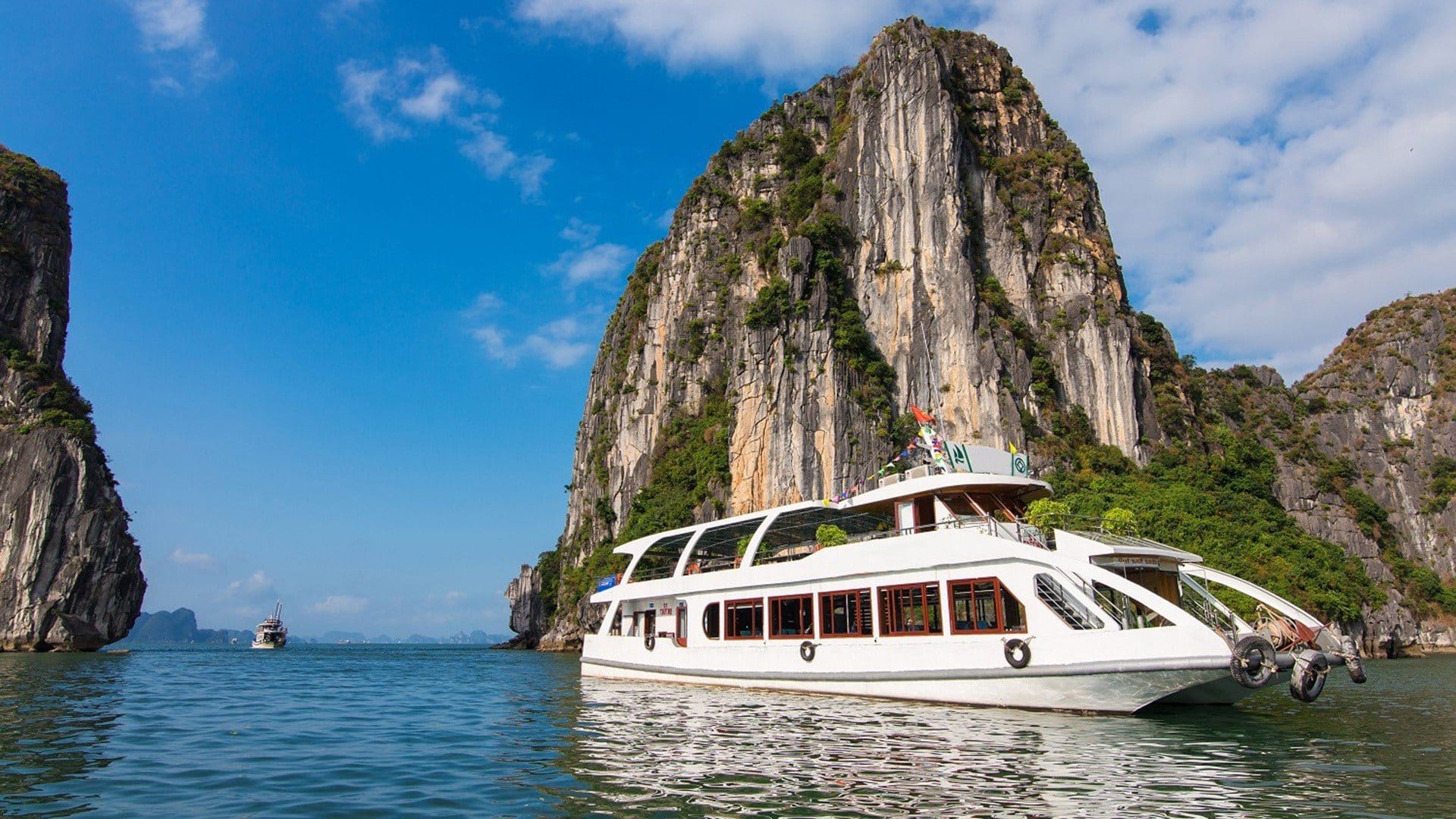 Hanoi – Halong – Full Day 4 Star Tropical Cruise with Kayaking (SIC Normal bus and SIC Cruise)