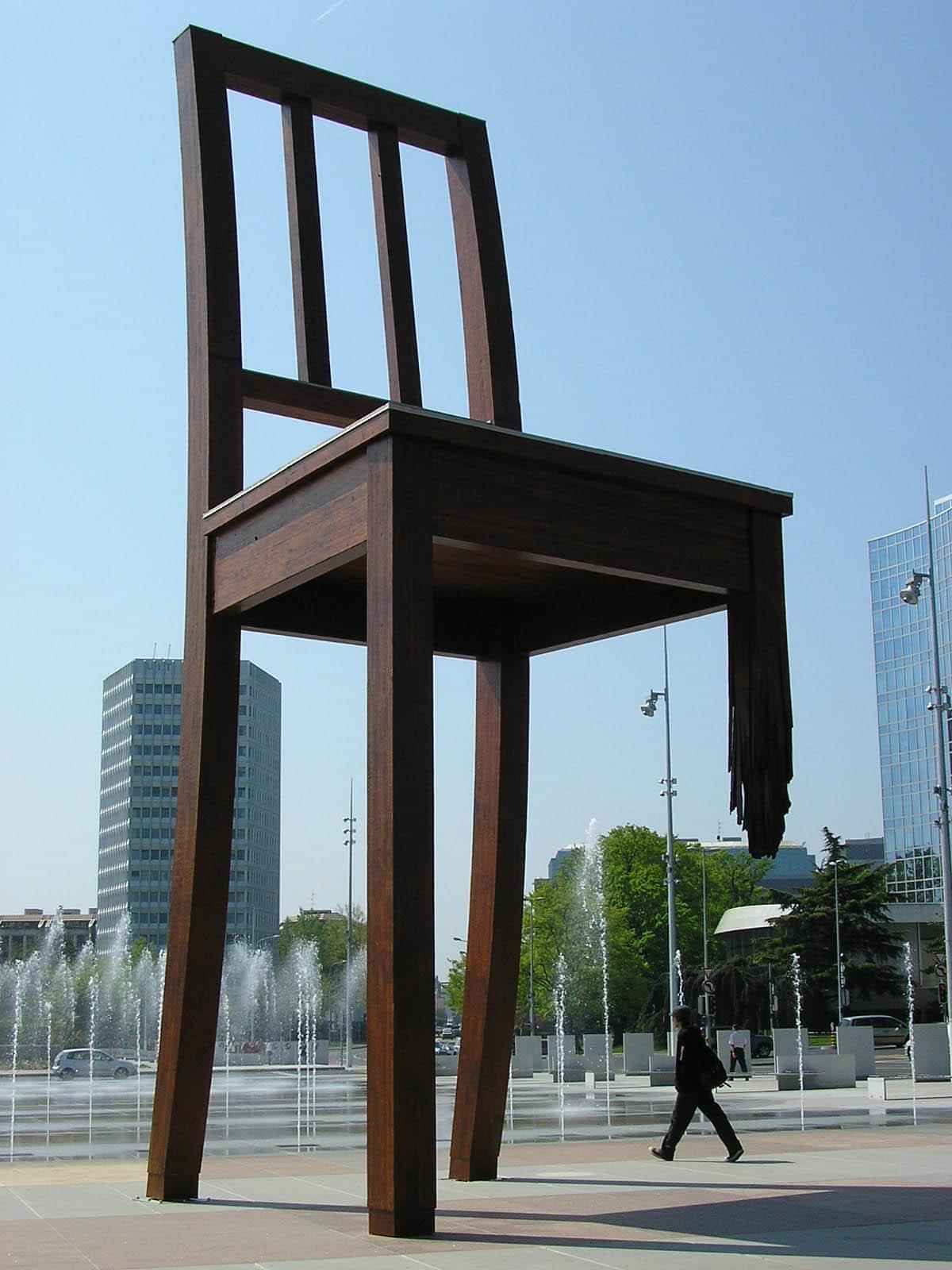 Broken Chair sculpture