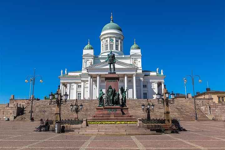 Helsinki Highlights & Suomenlinna Walking Tour