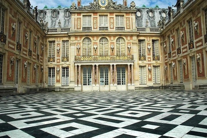 Versailles Guided Tour and Priority Access with Agency Pick up from Paris - Full day with Agency pickup