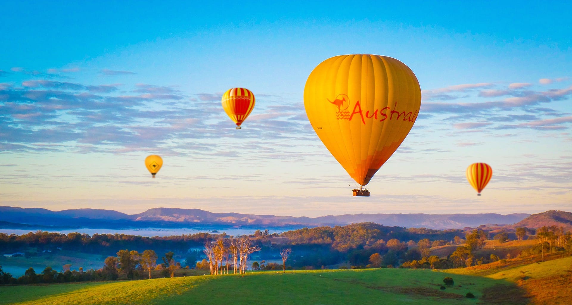 Hot air balloon with SIC coach 