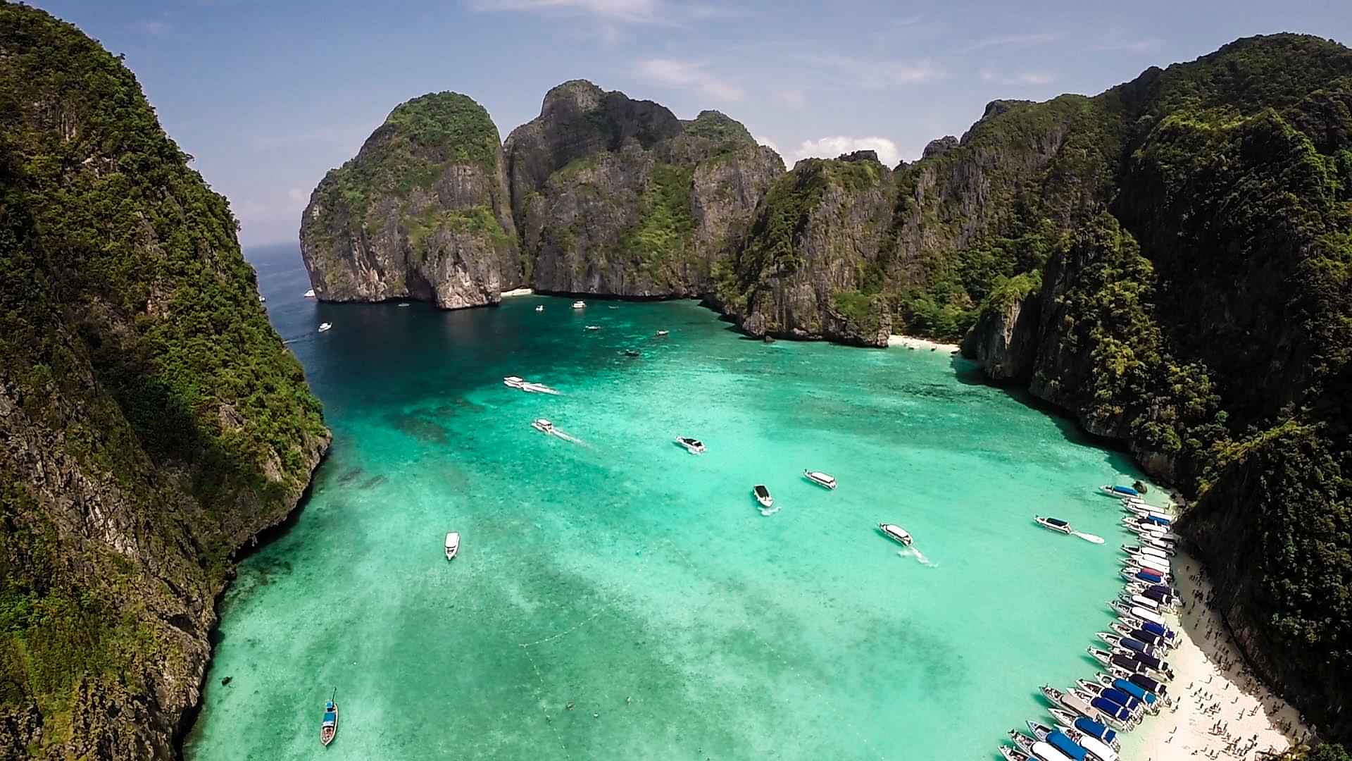 Phuket - Phi Phi Island by Ferry Boat with Lunch with Shared Transfers