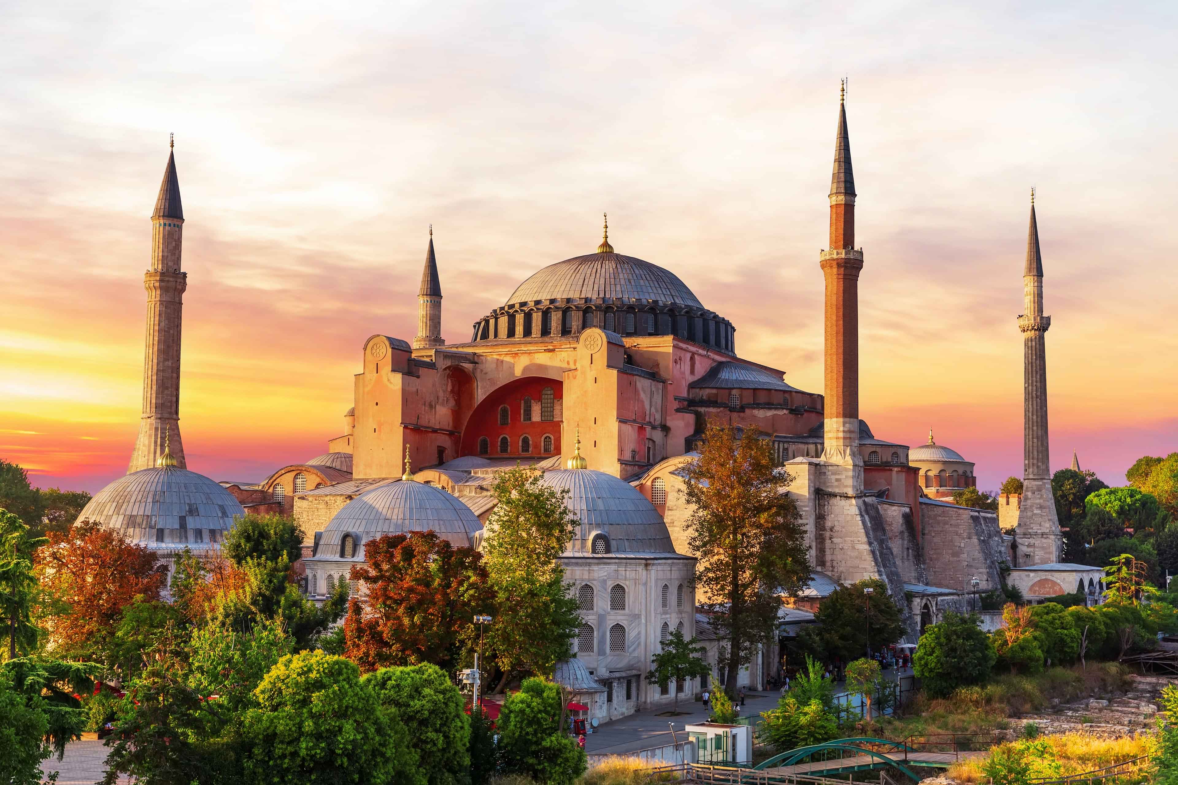 Half Day Morning Istanbul Byzantium Tour with St Sophia, Hippodrome and Blue Mosque, Museum entrances are included.