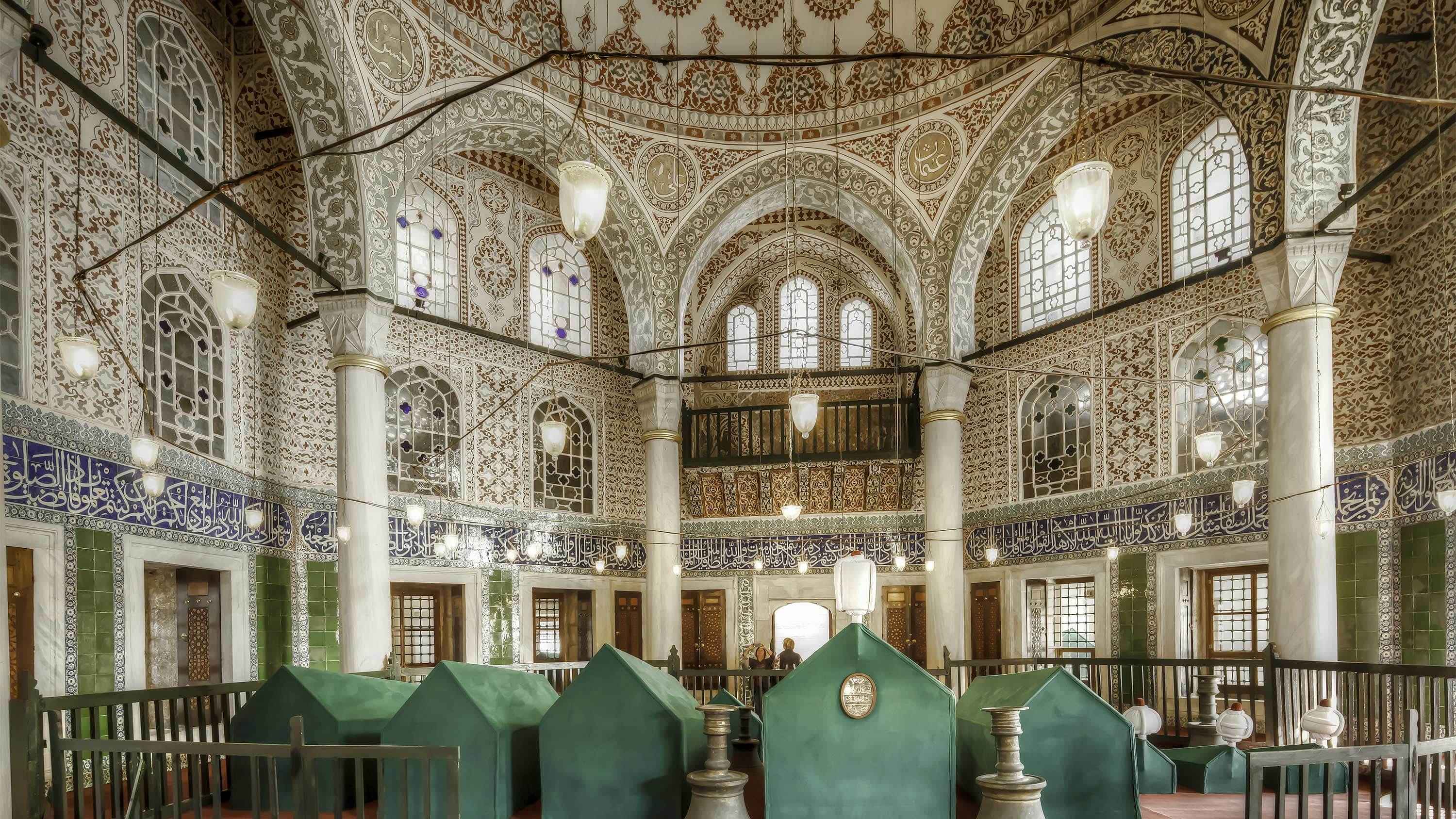 Half Day Afternoon Istanbul Ottoman Relics Tour with Topkapi Palace and Grand Bazaar with Shared Transfer