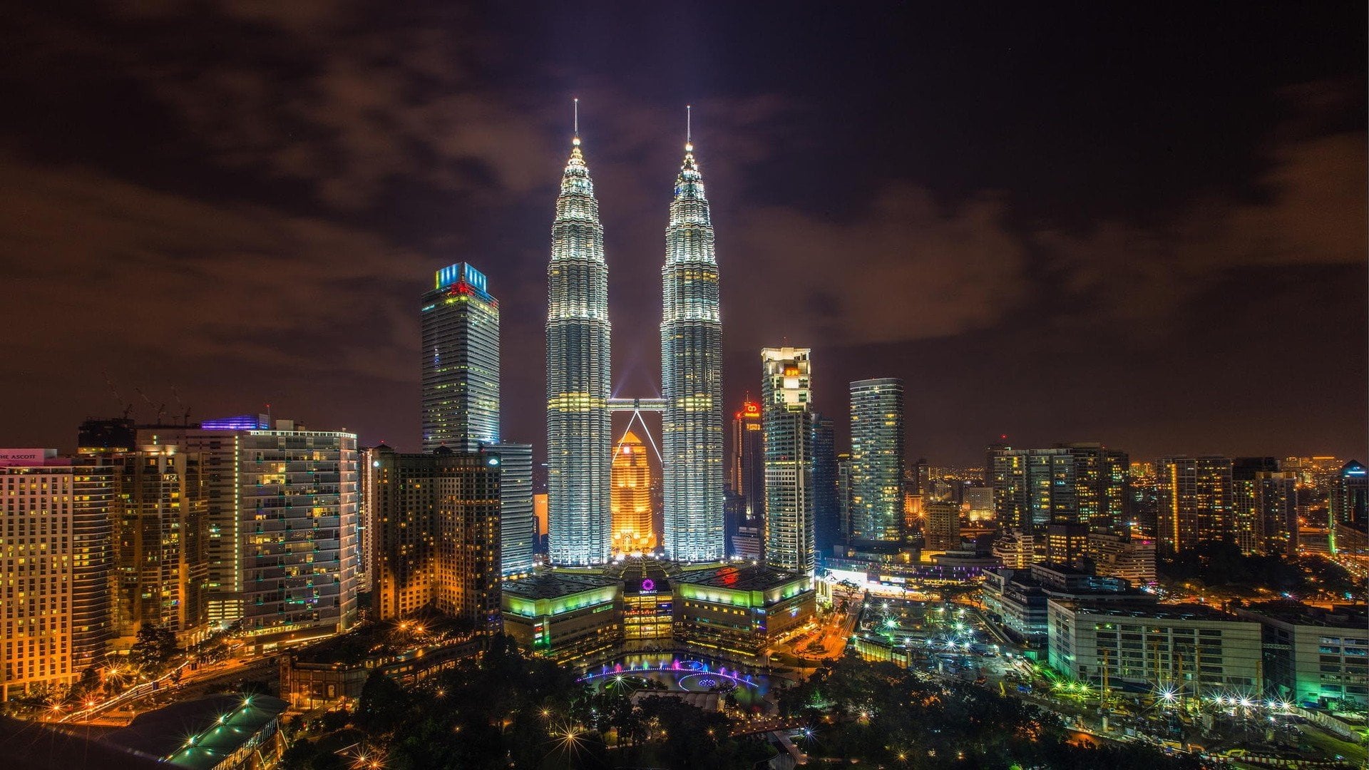 Night tour with Indian Dinner and Petronas Twin Towers (Subject to flight timings on transfers day) - Closed on Monday with private transfers