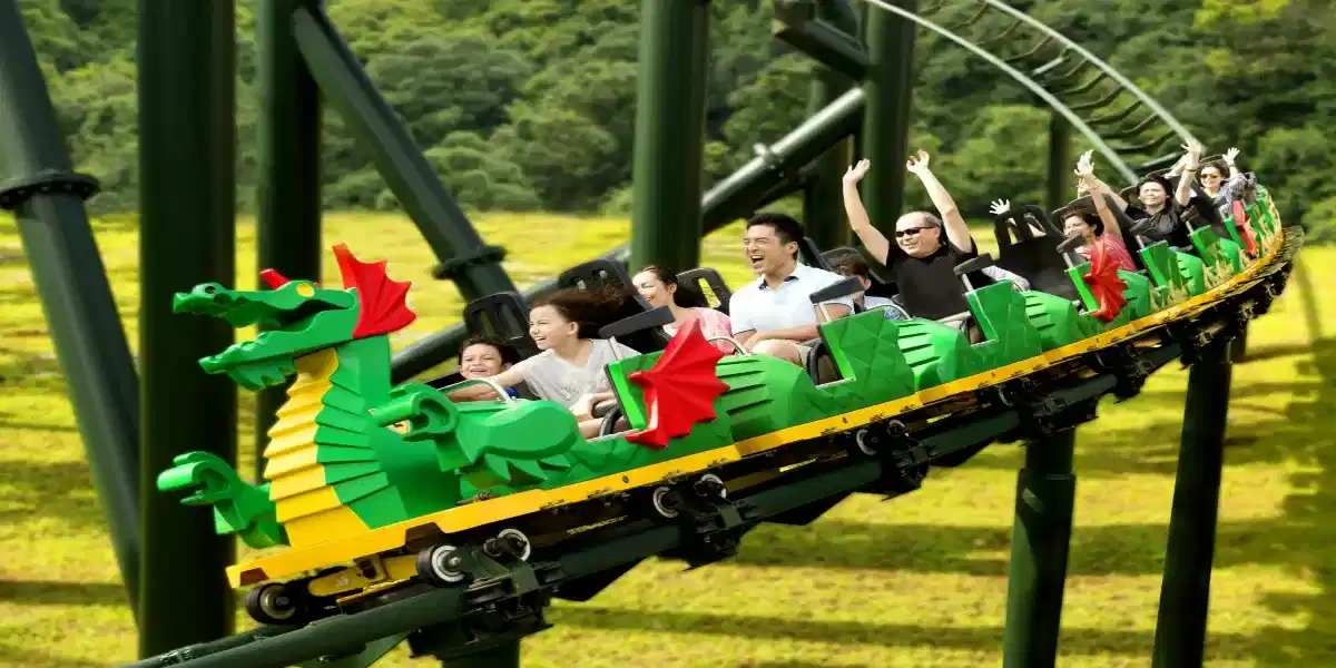 Roundtrip transfer to Legoland with 1 day Theme park tickets 