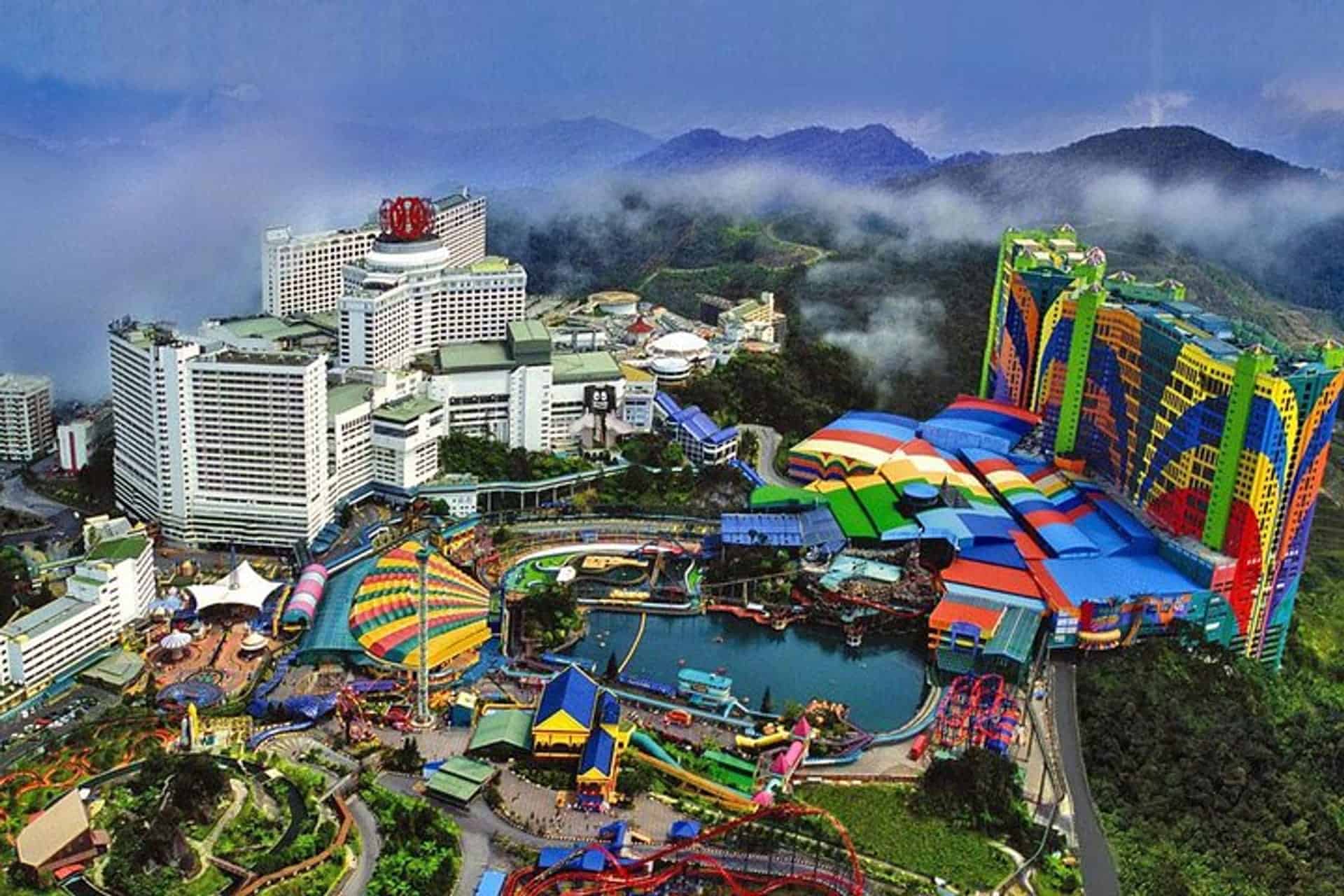 Round trip Genting Highlands two way transfers with Cable Car rides and Complimentary 30 mins photostop at Batu Caves with shared transfers