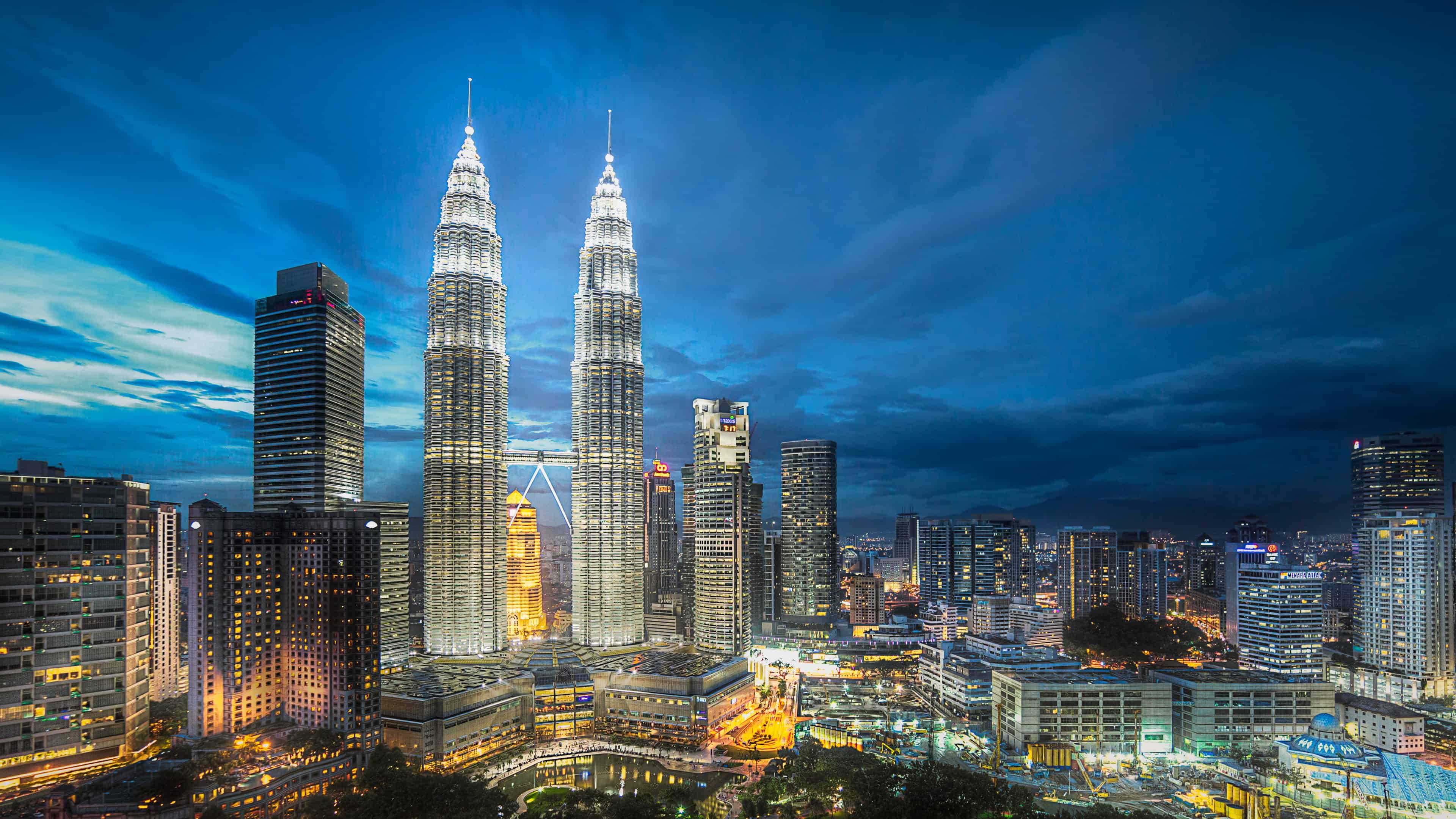 Night tour with Petronas Twin Towers on private transfers - Not available on Mondays, No dinner - Subject to flight timings on transfers day