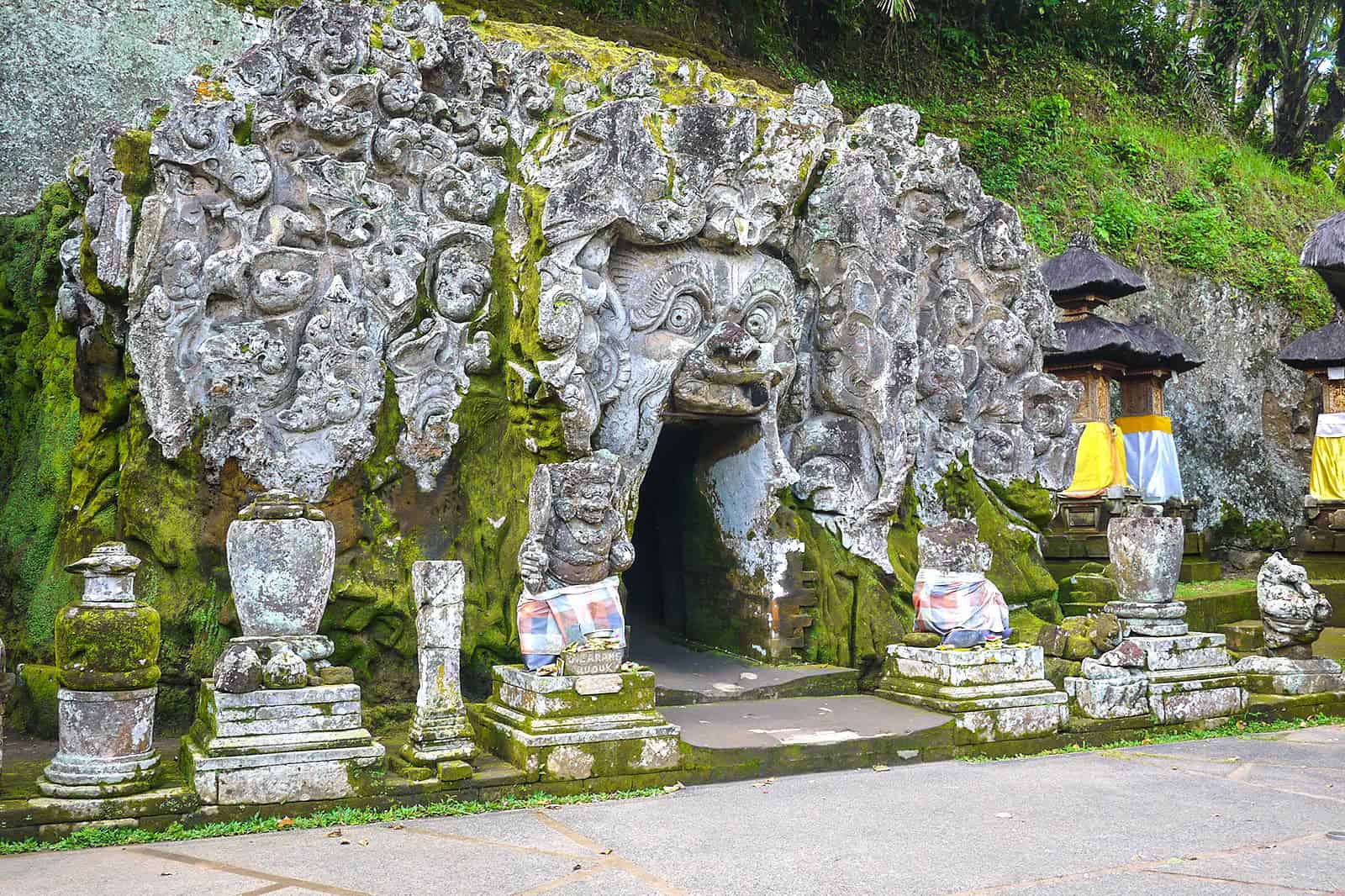 Guided Ubud Culture Tour: Goa Gajah Temple  + Ubud Palace With Private Transfers