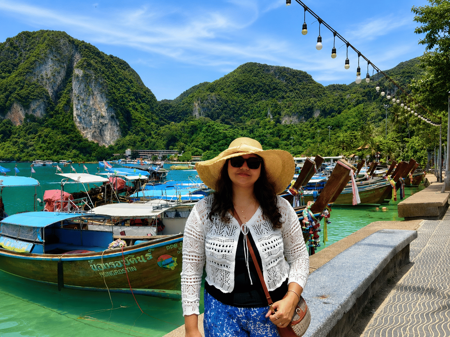Krabi-Hong Island tour by Long tail boat with Lunch (Excluding Island Fee - 300THB) (Shared Transfer by Song Taew / Tuk Tuk)