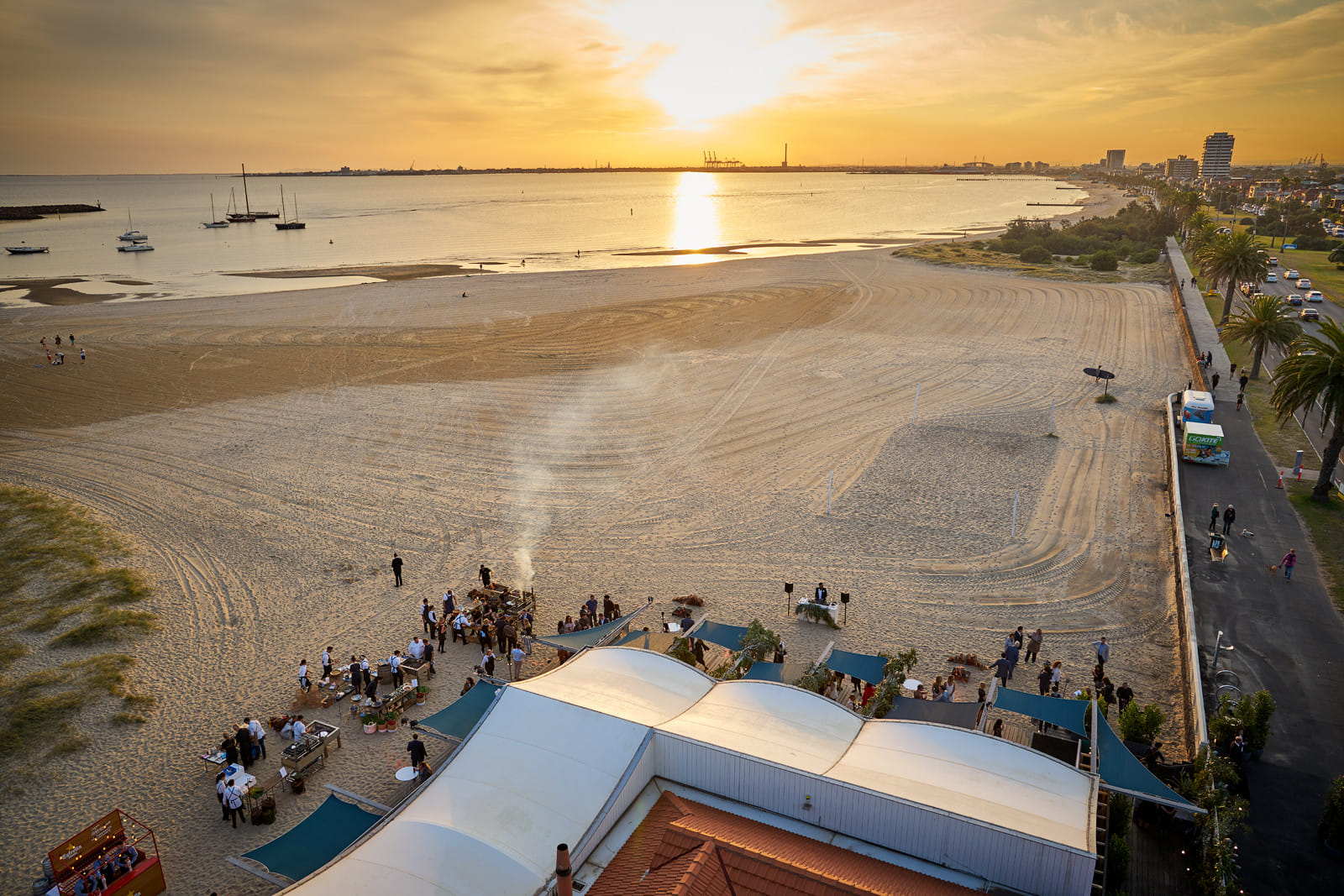 Melbourne Helicopter Tour: City Center and St Kilda Beach