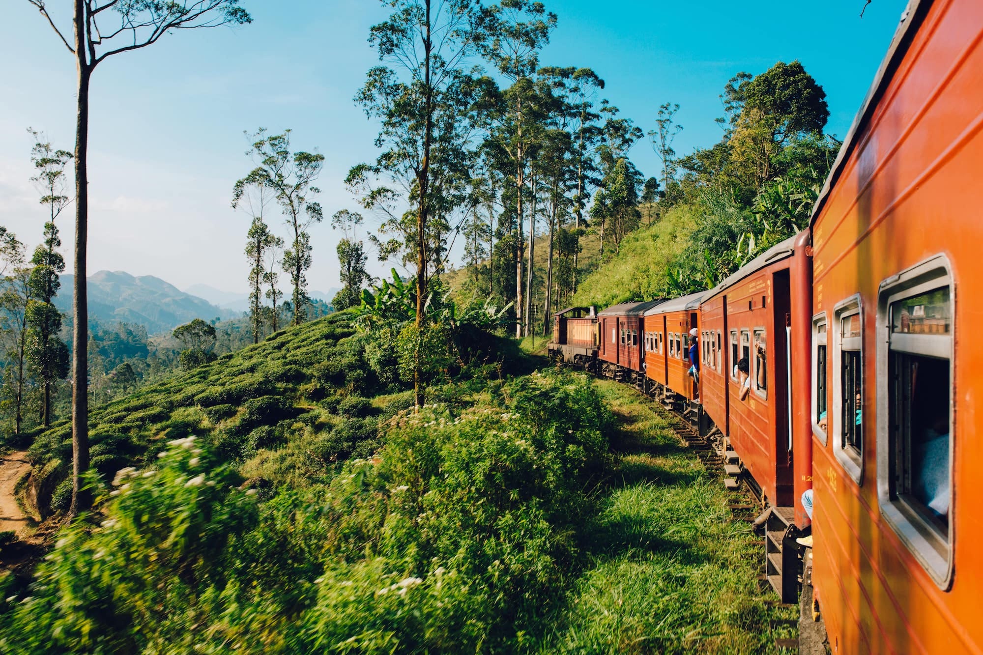 Nuwara Eliya to Ella Scenic Train Journey, Ravana Pool Club and Ravana Caves