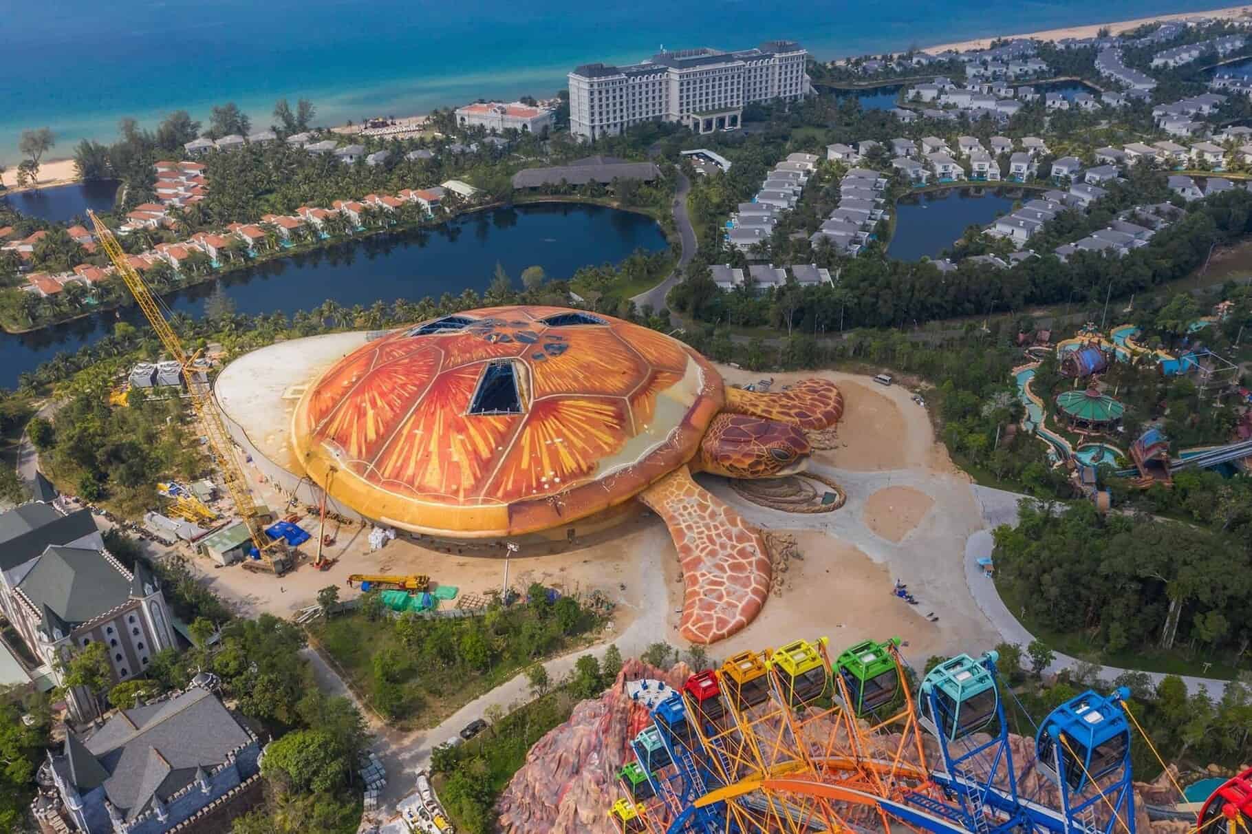 Vinpearl Safari and Grand World with private transfers