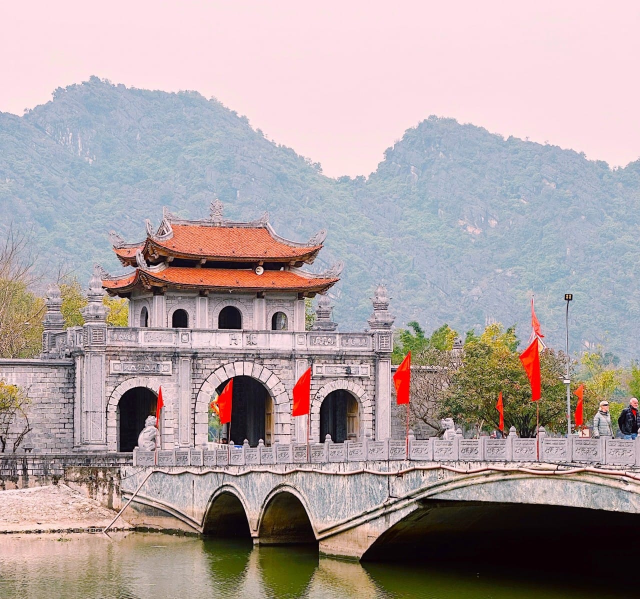 Ninh Binh : Hanoi – Hoa Lu – Tam Coc – Hang Mua with private transfers