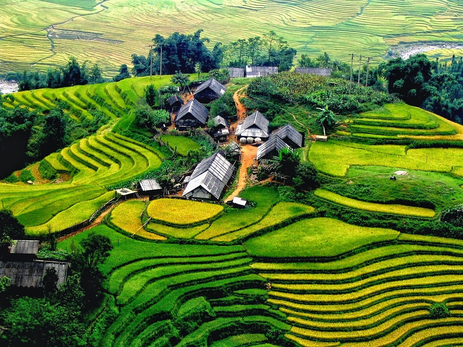 Sapa - 3 Days 2 Nights - 01: Cat Cat - Lao Chai - Tram Ton - Silver Waterfall - 2 Nights 5 Star Hotel - Shared Transfers by Limousine car