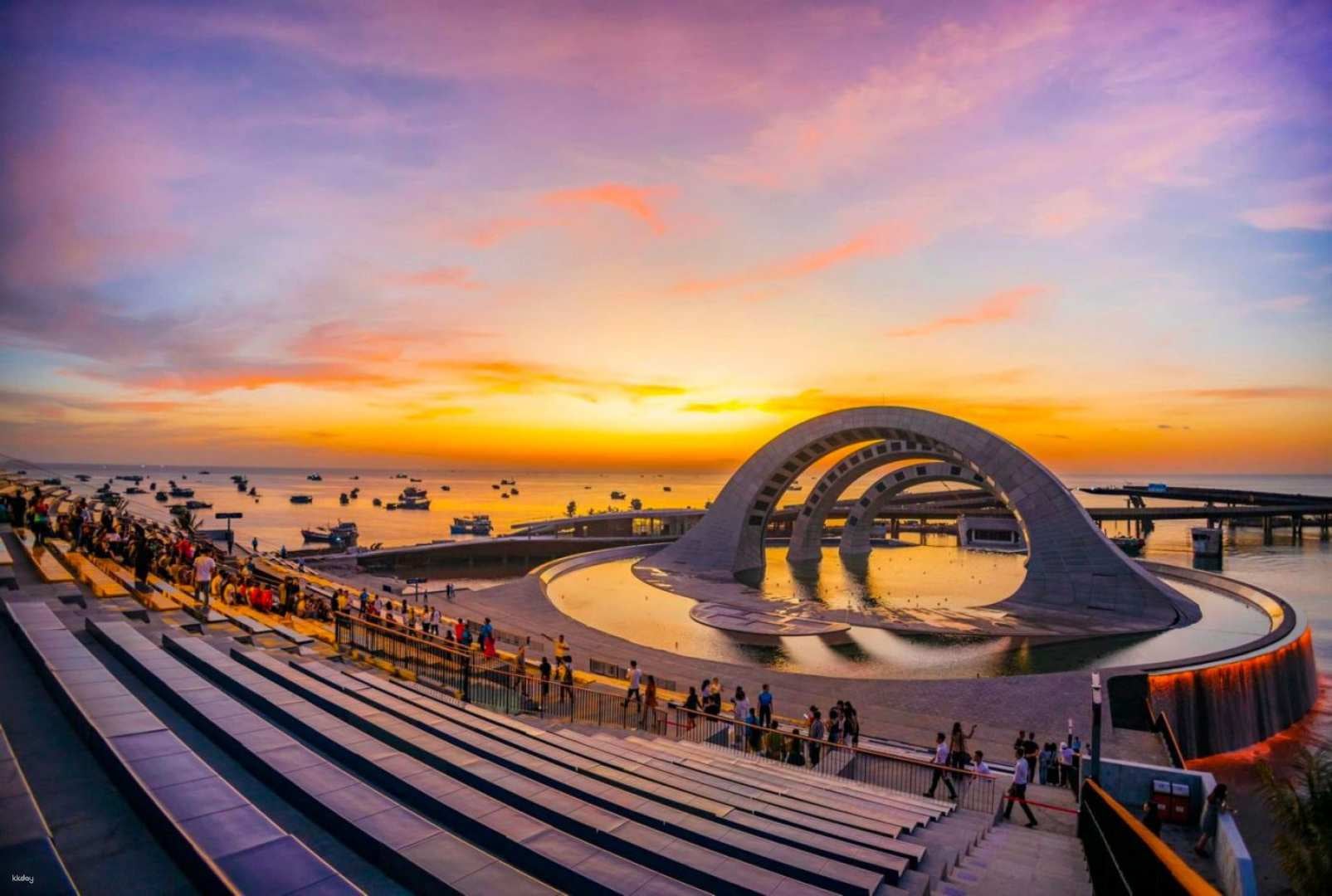 Phu Quoc Combo - Aquatopia, 3 Island Tour, Kiss of the Sea and Symphony Show (Shared Pickup and Private Hotel Return)