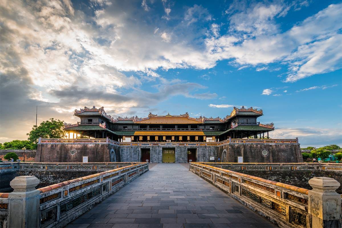 Hue City tour full day: 2 Tombs, 1 Citadel, 1 Pagoda, Boat Trip, 2 Villages