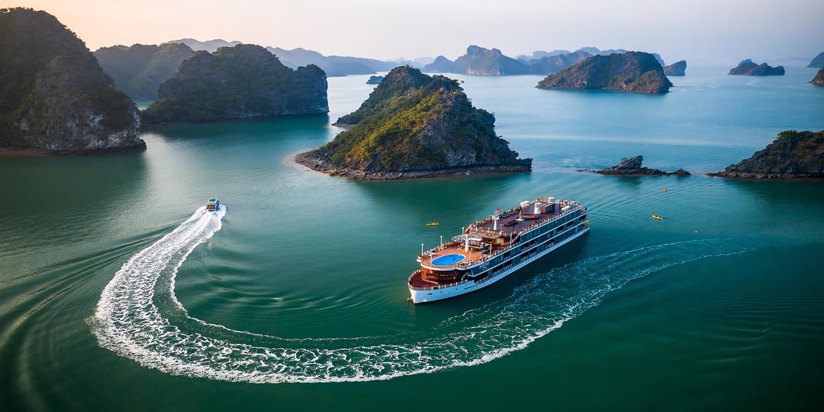 Halong Bay Explorer: Full-Day 4 Star Wego Cruise with Kayaking, Shared Transfers and Standard Bus from Hanoi