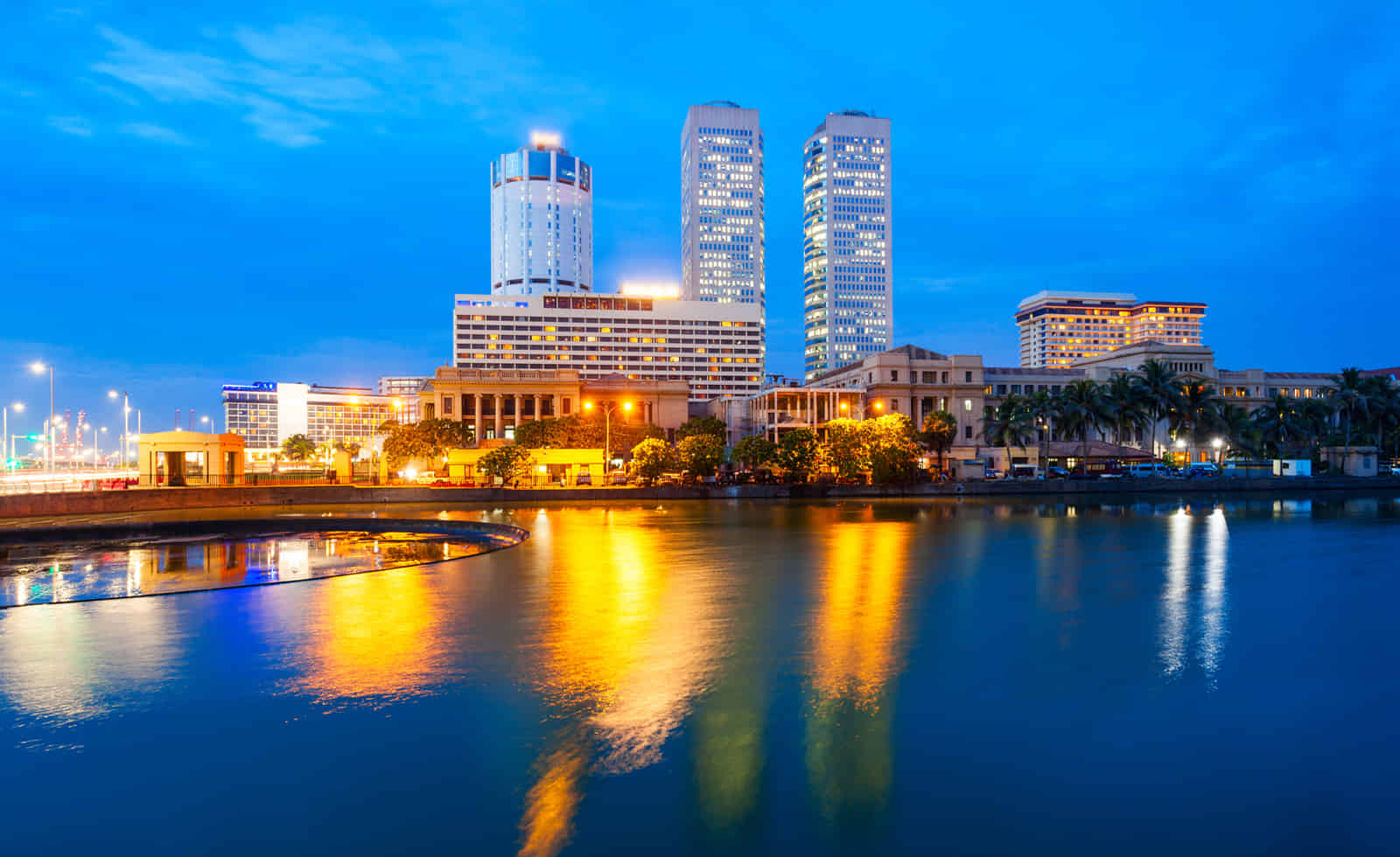 Colombo City tour Tour: Galle Face Green, Viharamahadevi Park, National Museum, Old Parliament, Fort District & Independence Square (Enroute Kandy to Colombo)