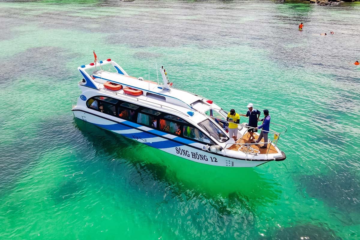 Phu Quoc – Trip 4: Cable Car and Aquatopia Water Park – 3 Island Trip by Boat and kiss of the sea show private transfer