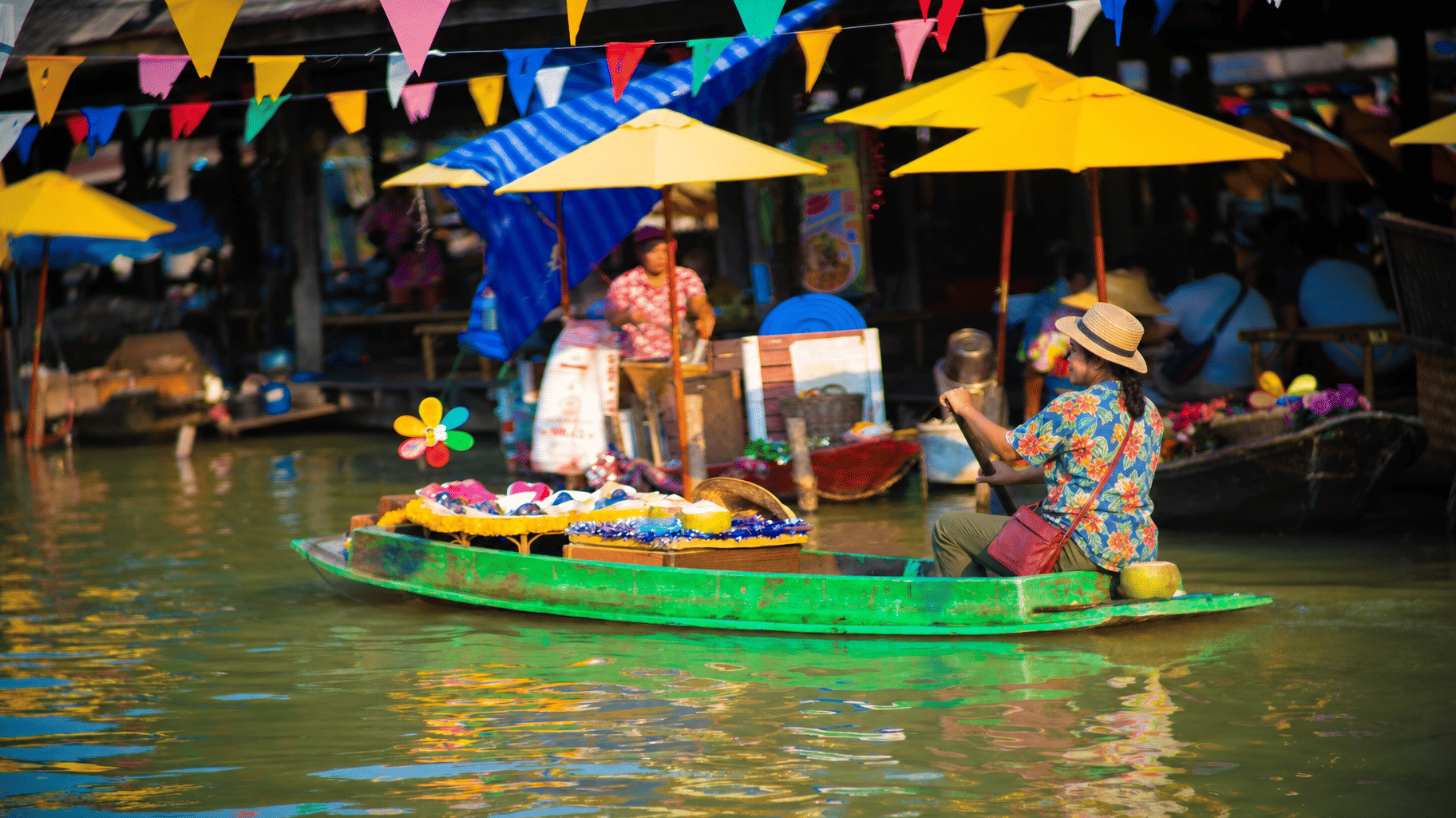 Bangkok Damneon Saduak Floating Market with Boat & Train Market with Shared Transfers
