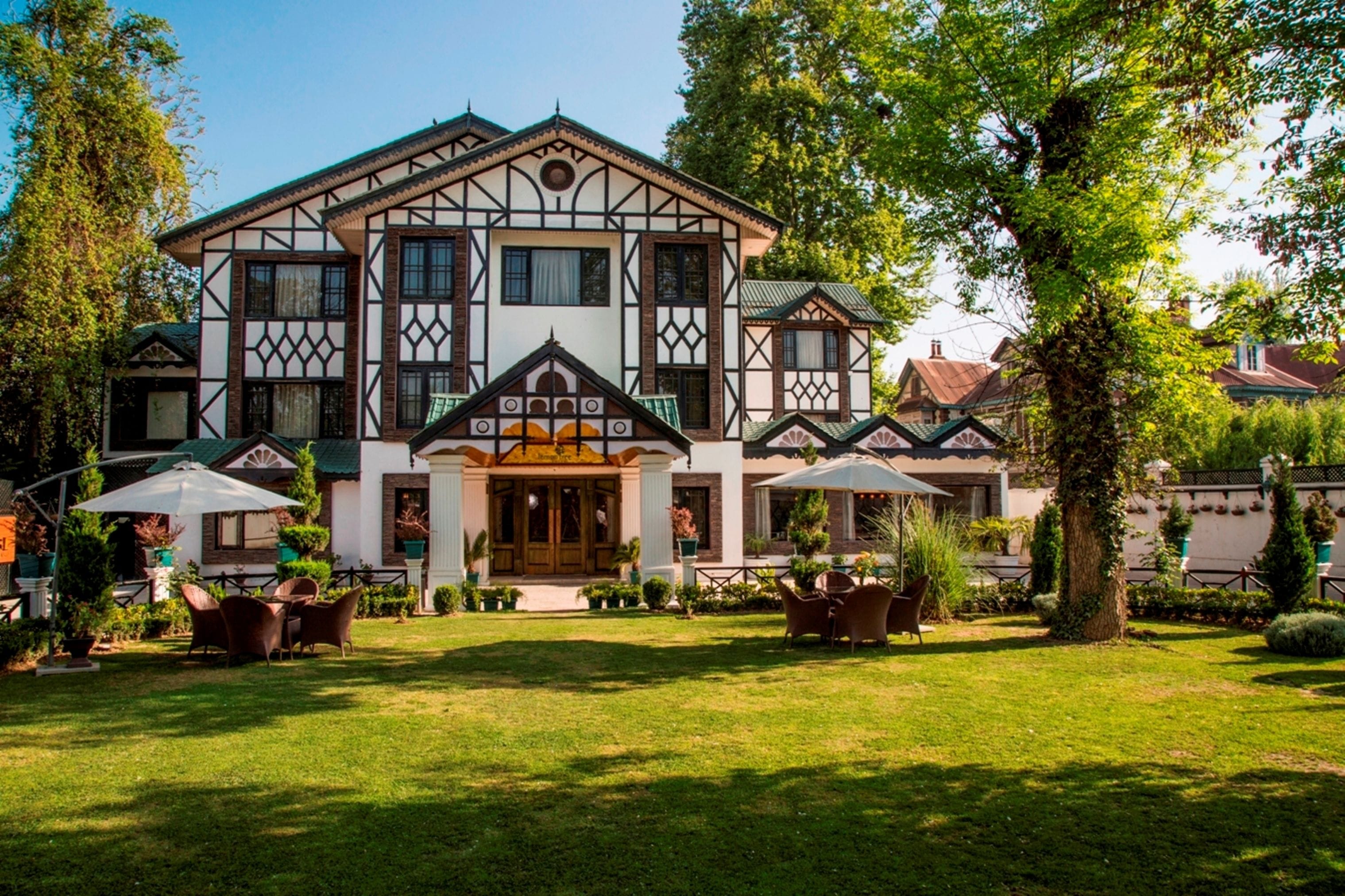 2 Nights Stay At Lemon Tree Hotel Srinagar