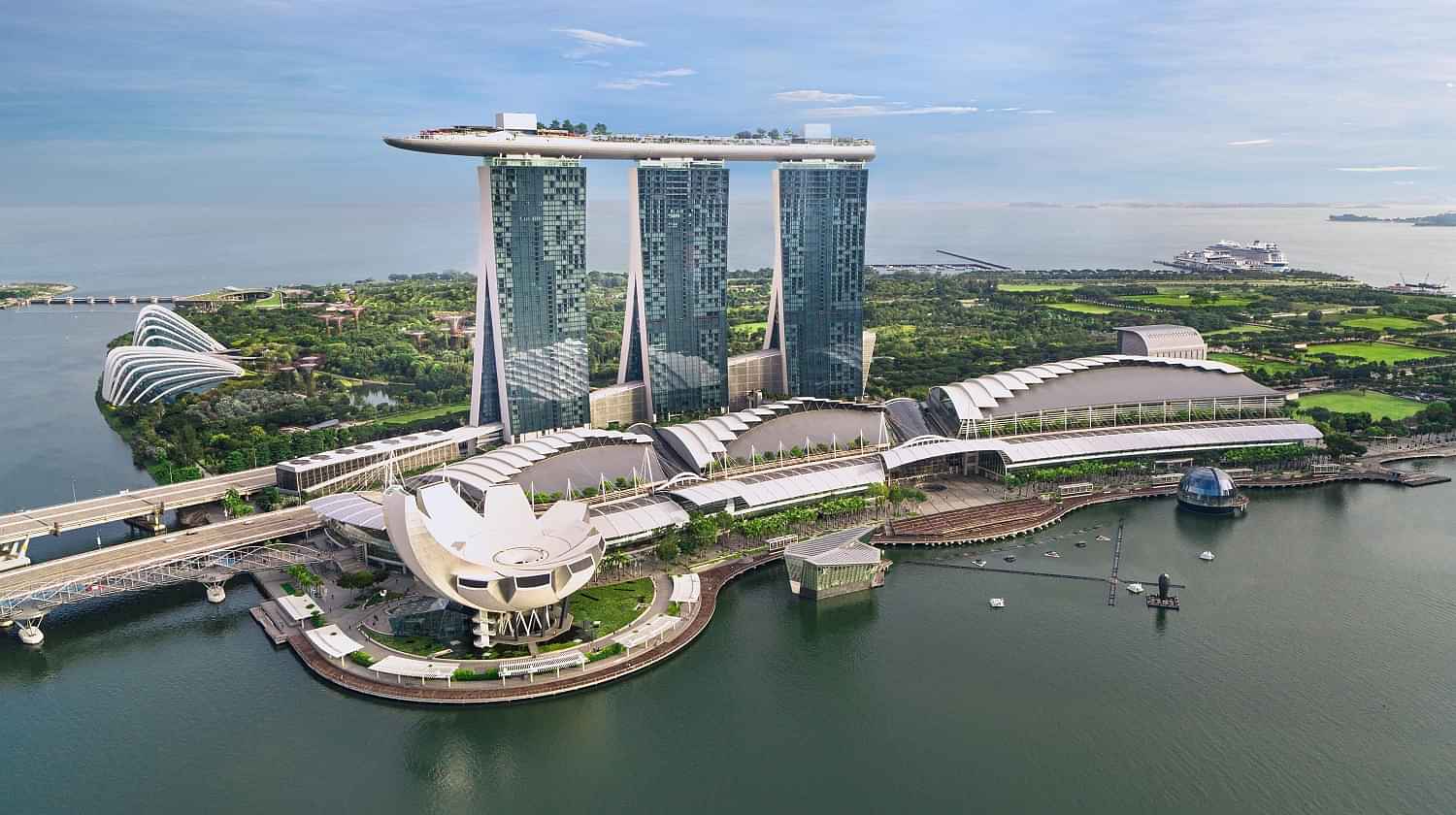 Sky High & Floral Wonders: Explore Marina Bay Sands & Gardens by the Bay