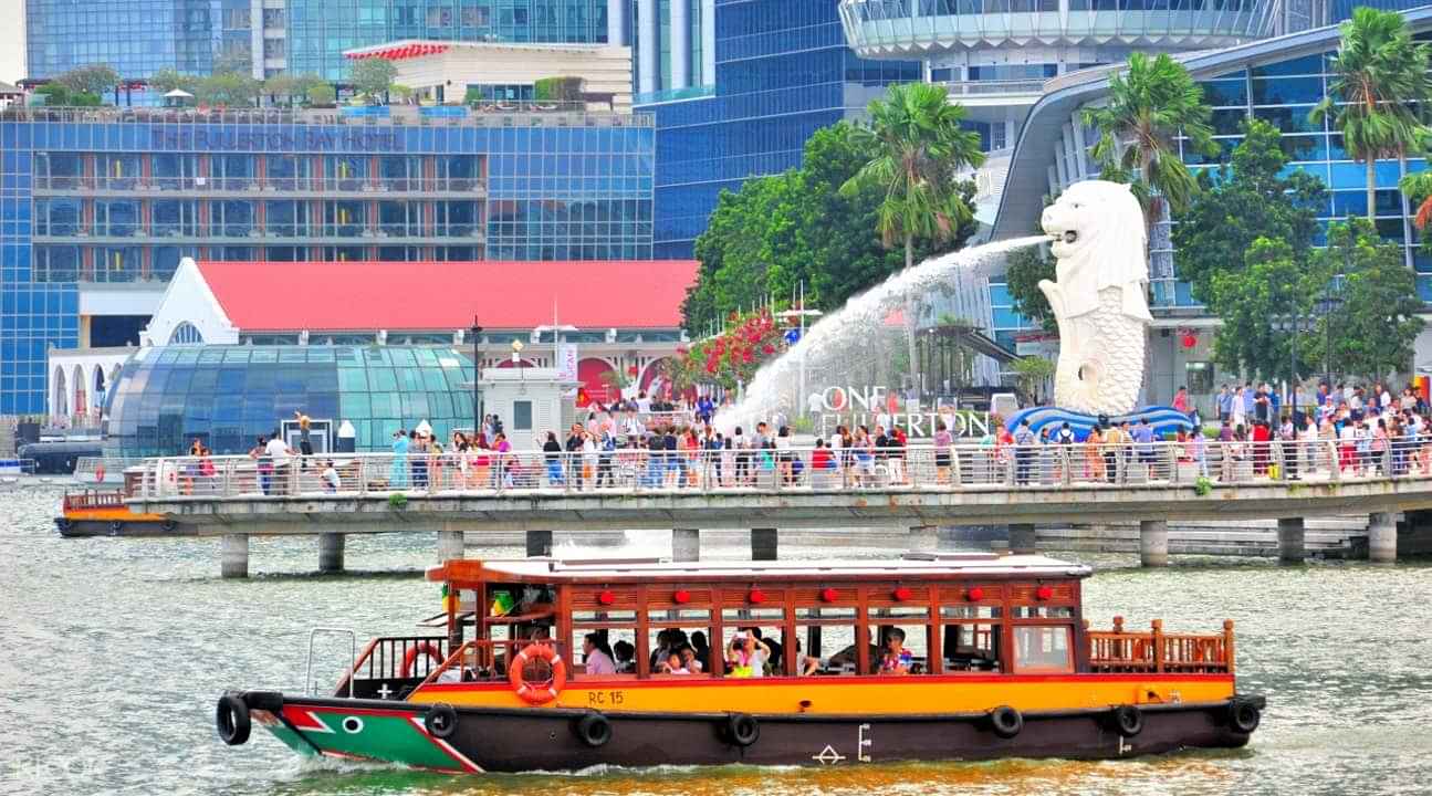 Singapore Flyer With Time Capsule and Singapore River Cruise On Private Basis