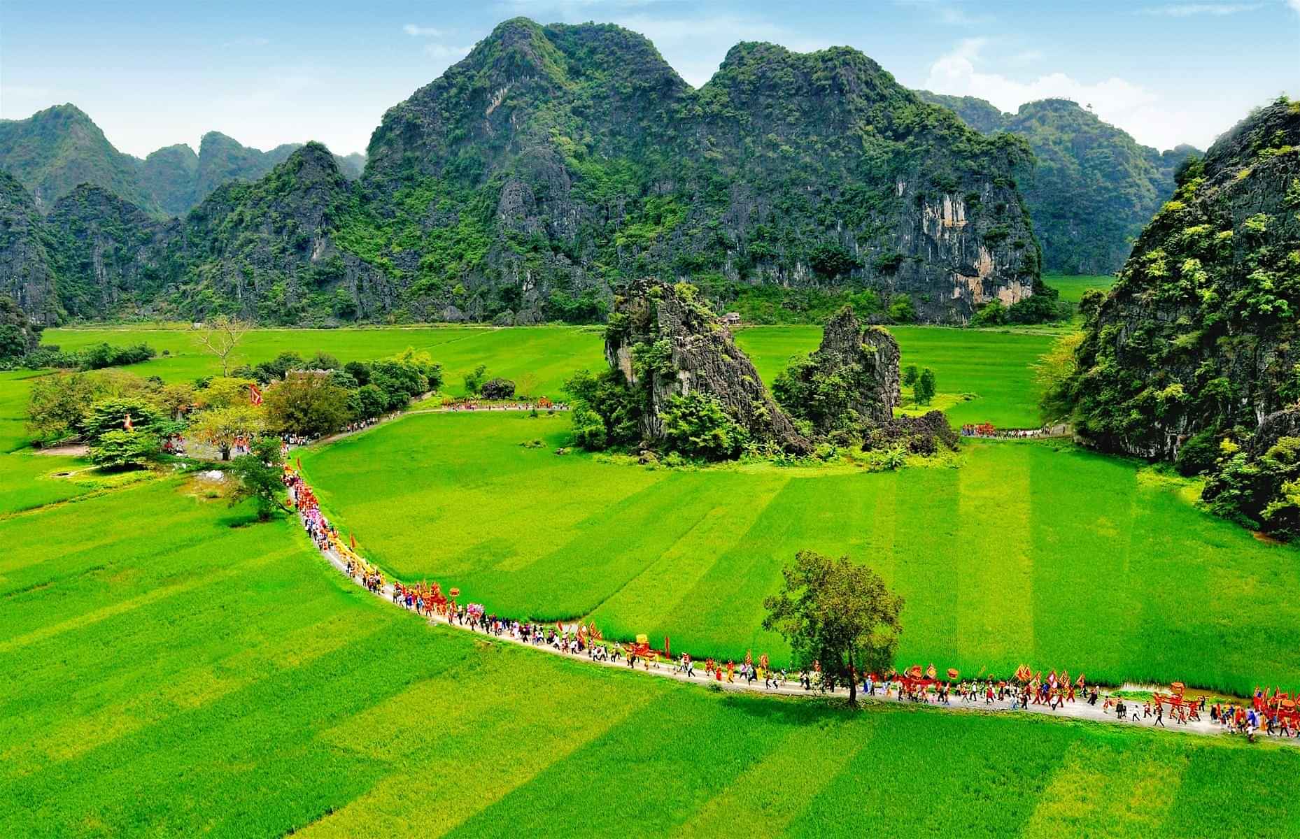 Full Day Tour To Ninh Binh (Trang An - Bai Dinh) With Private Transfers