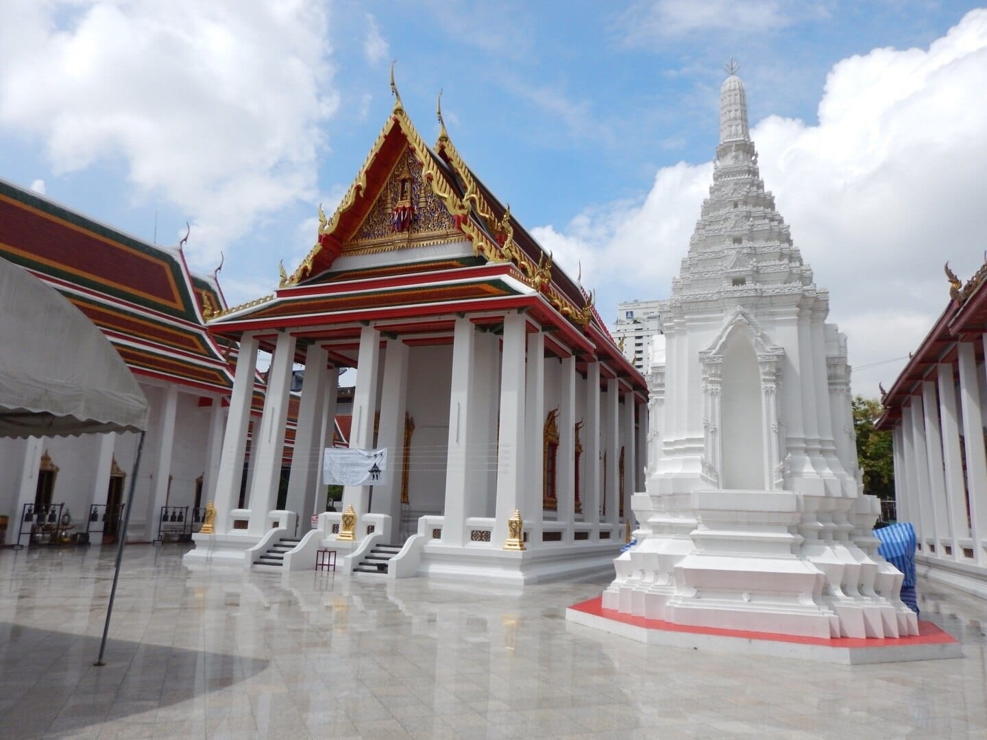 Bangkok - Visit to Wat arun with private transfers on enroute 
