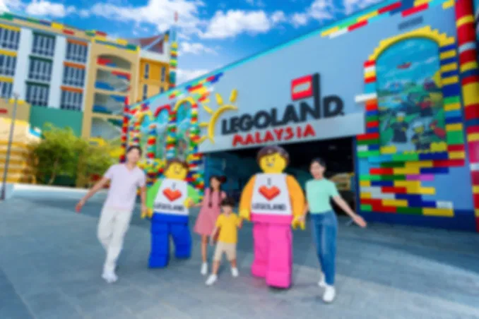 Roundtrip transfer to Legoland and Legoland theme park tickets