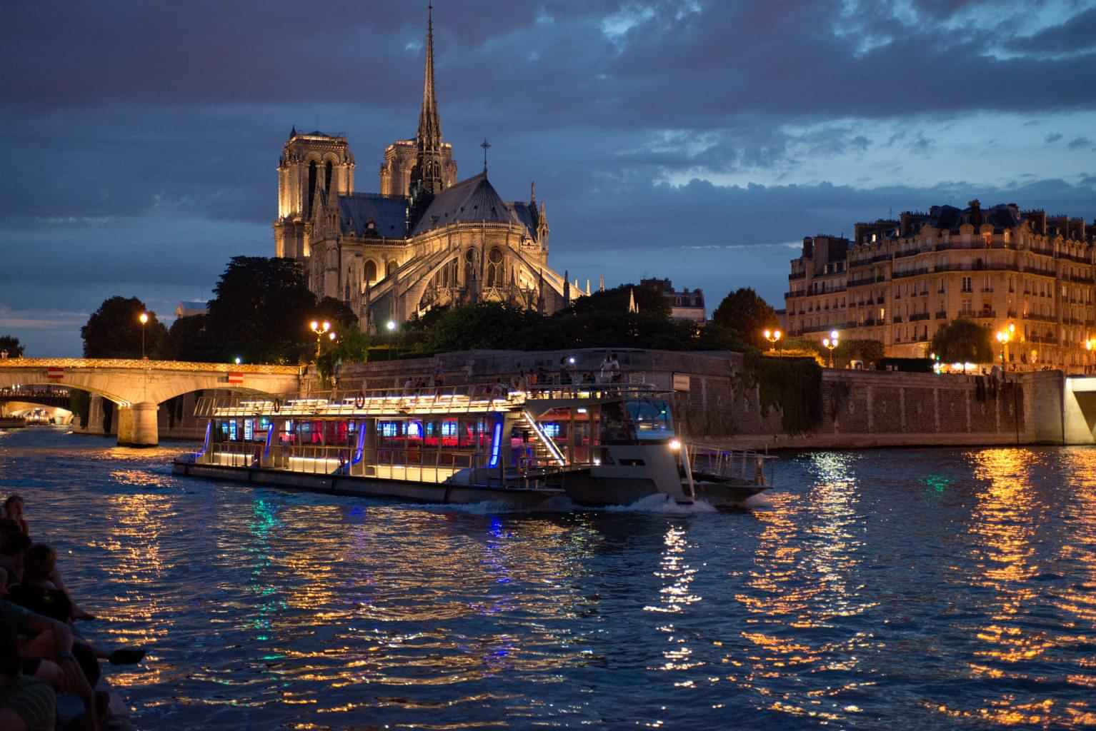 Bateaux Parisiens - Dinner Cruise with Musical entertainment