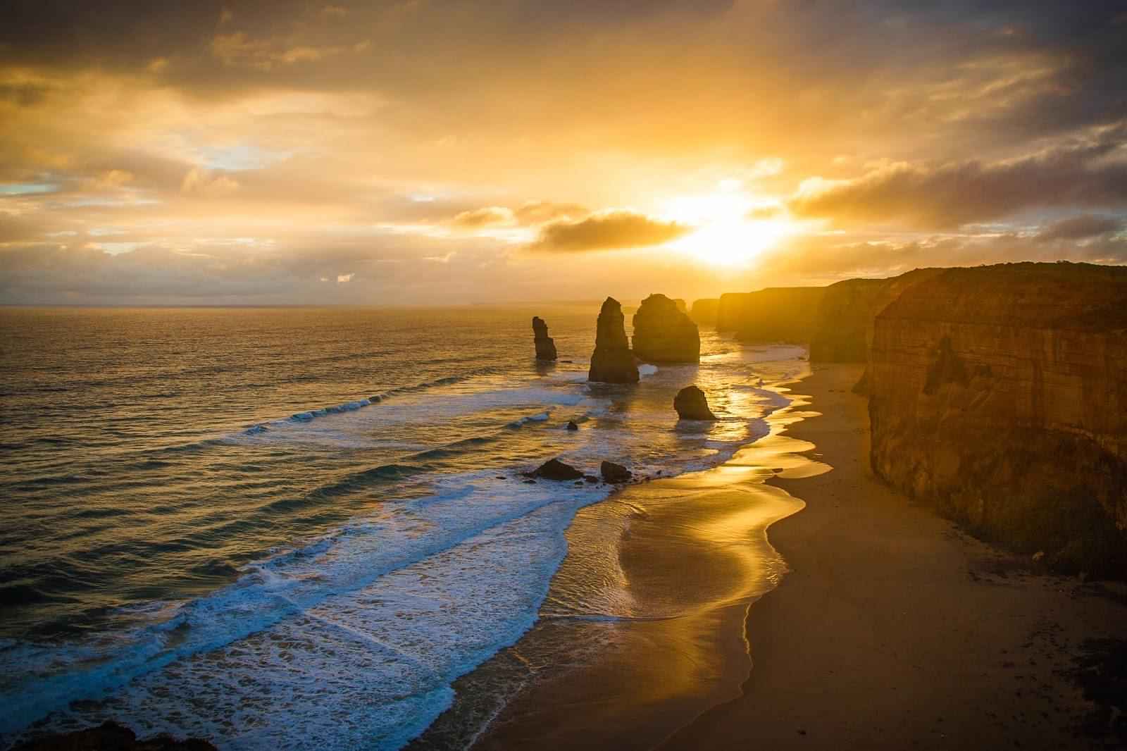 Great Ocean Road Tour with Instagram Sunset views at 12 Apostles from Melbourne