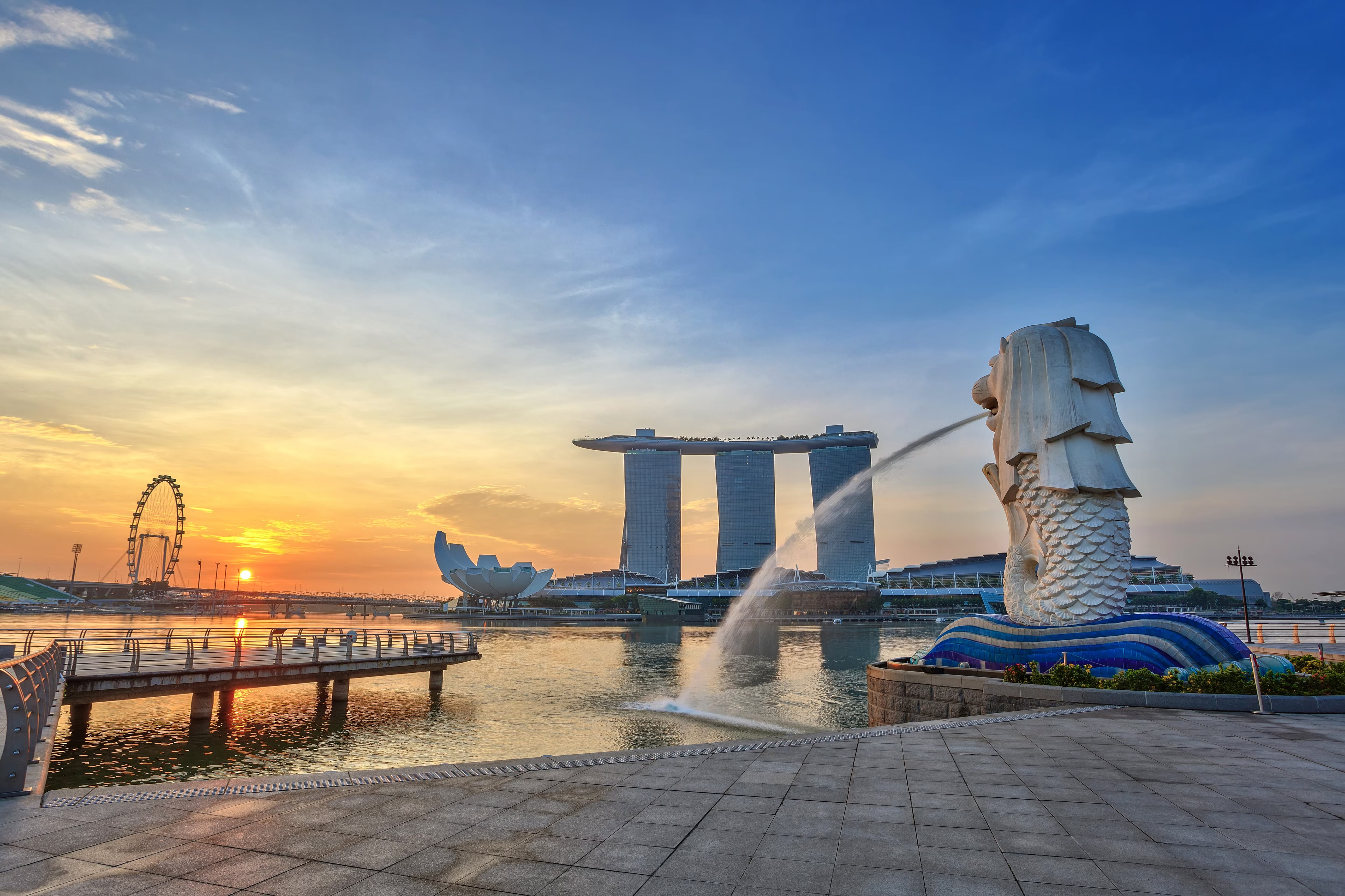 Singapore city combo : Merlion park, MBS off peak and Gardens by the bay (Cloud forest and Flower dome) ticket with a three way private transfer