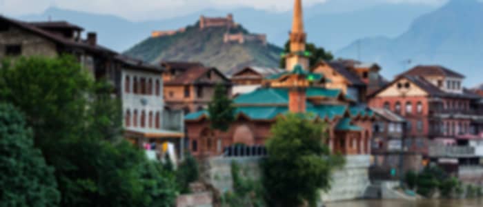 Pahalgam to Srinagar with Mughal Gardens & City Tour
