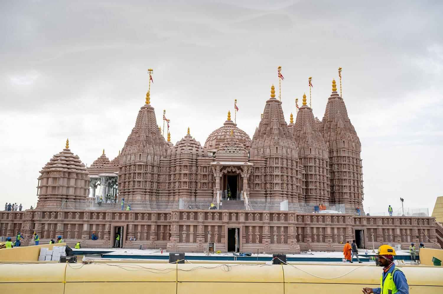Dubai to Abu Dhabi Private Transfer with BAPS Temple