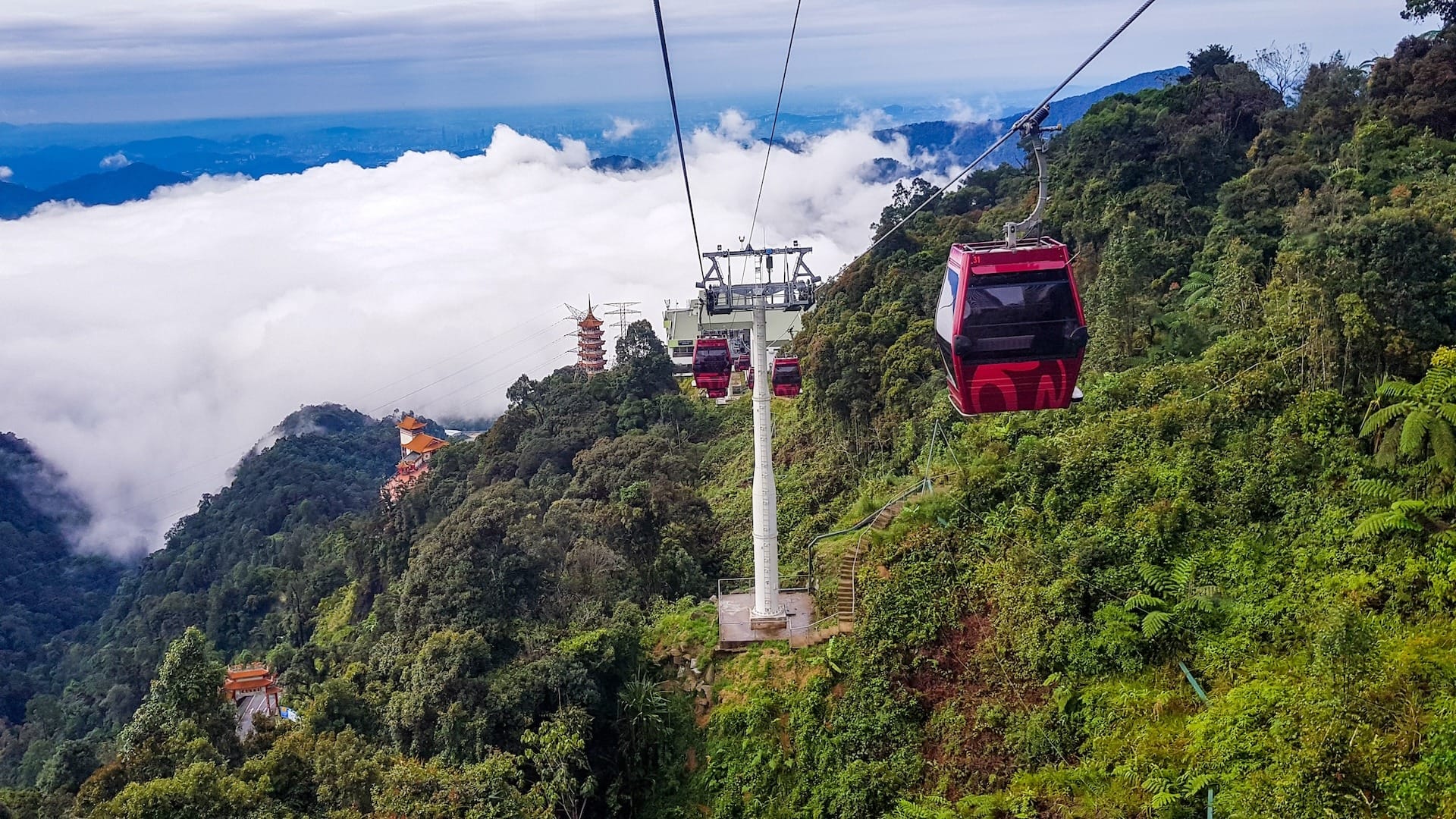 Full Day Visit to Genting Highlands with 02 ways genting cable car rides and Complimentary enroute 30 minutes photostop at Batu Caves (max 8 hrs -include pick up and drop)