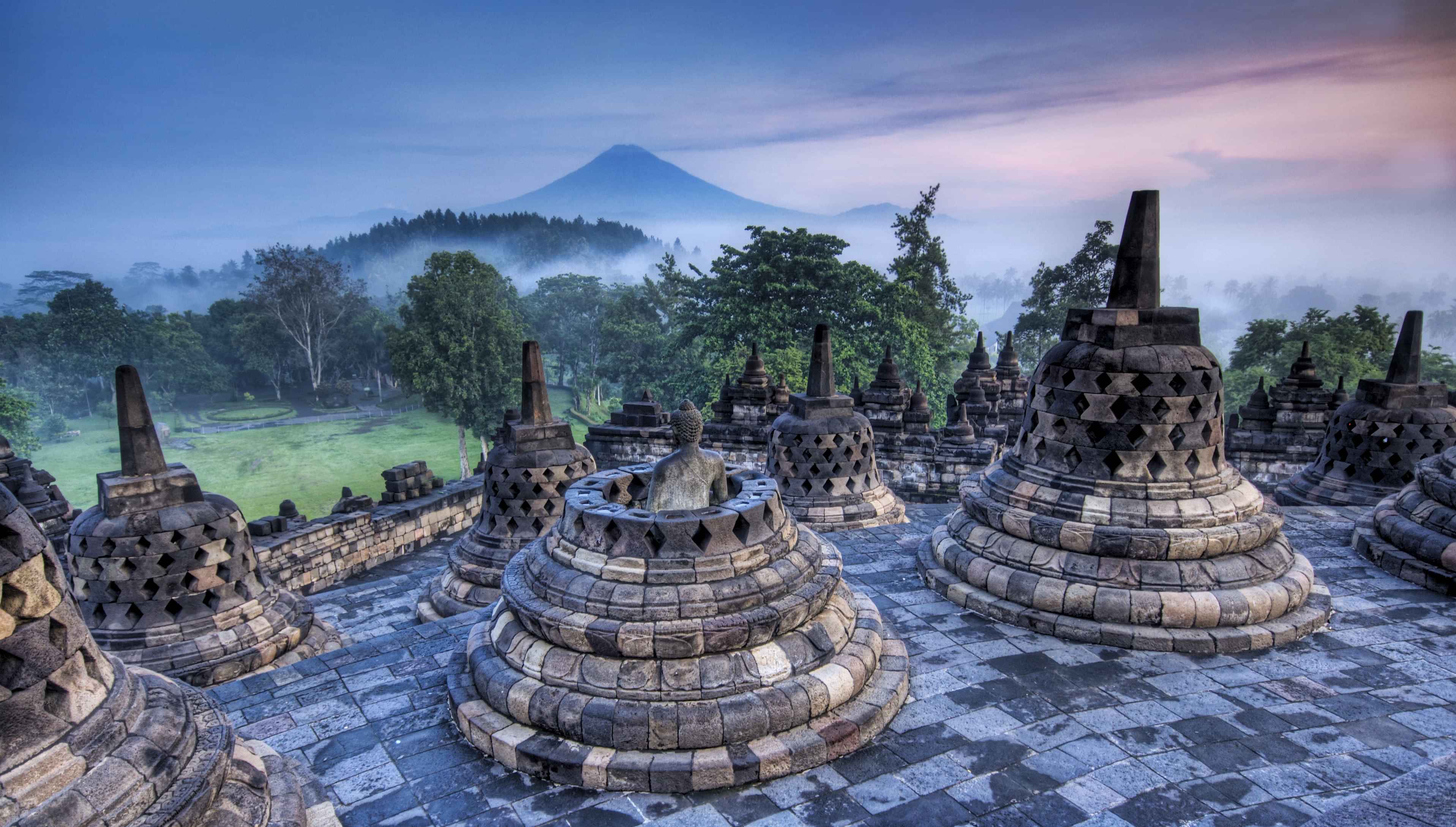 Yogyakarta:Borobudur Sunrise & Merapi Lava Experience(with Jeep)