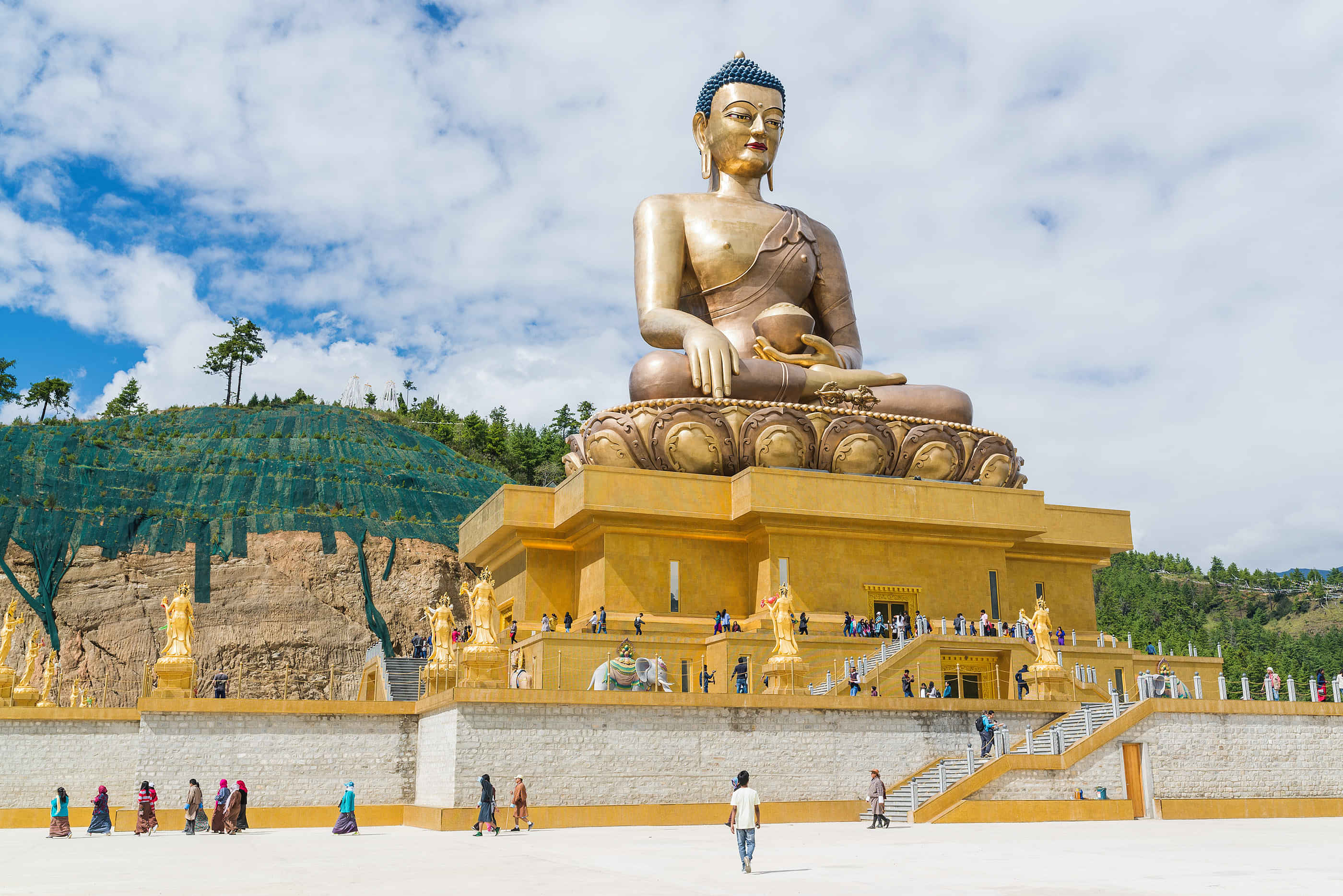 Bhutan Divine Experience: Buddha Dordenma, Memorial Chorden and Market Tour