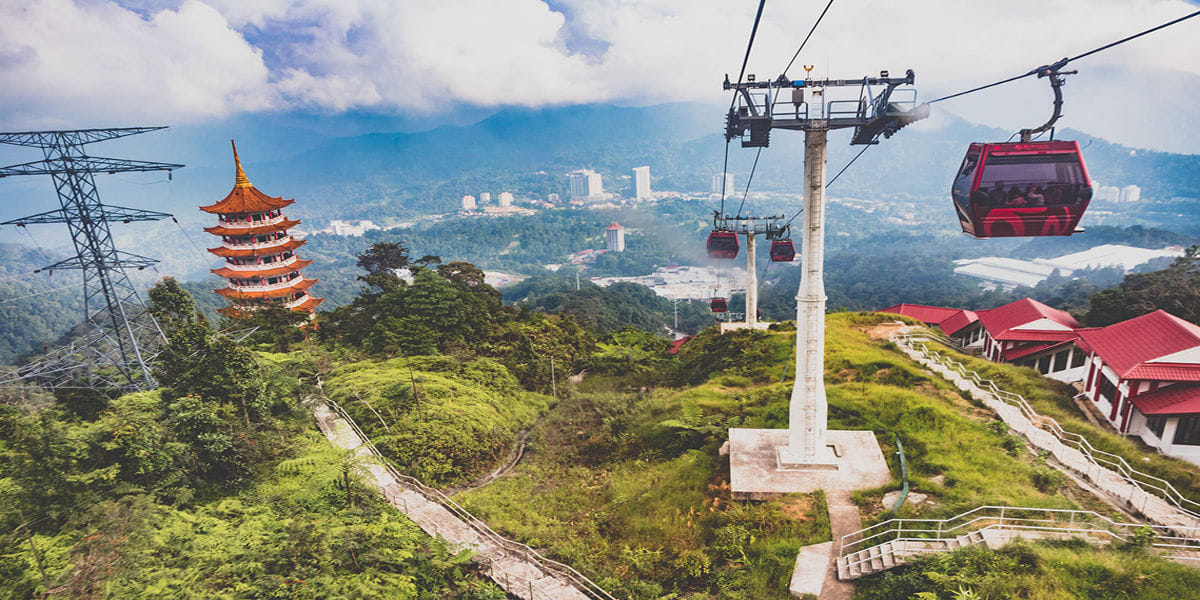 Return Transfers to Genting Highlands with 02 ways genting cable car rides and Complimentary enroute 30 minutes photostop at Batu Caves with shared transfers
