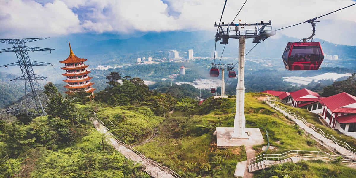 Return Transfers to Genting Highlands with 02 ways genting cable car rides and Complimentary enroute 30 minutes photostop at Batu Caves with shared transfers