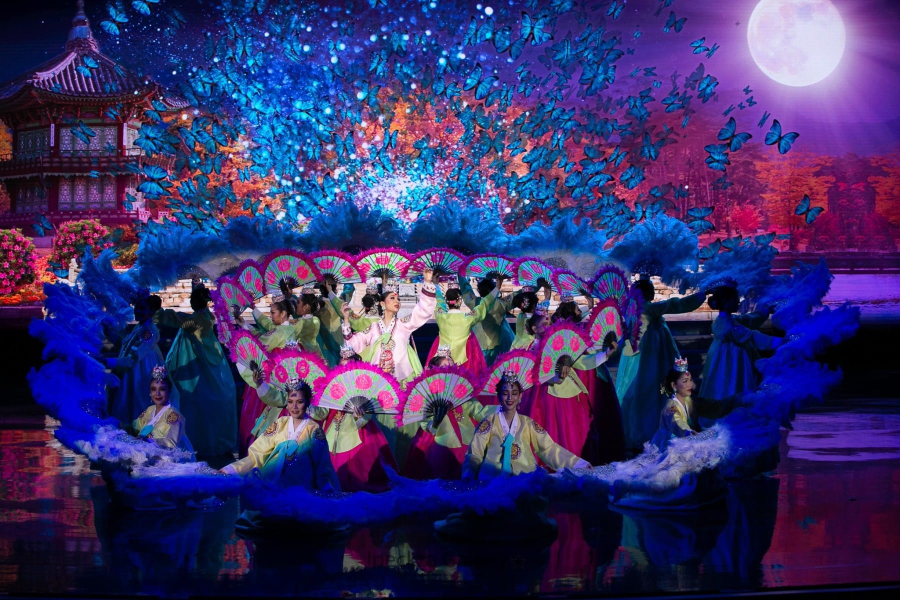 Pattaya-Colosseum Show Pattaya-Deluxe Seat with Private Transfer