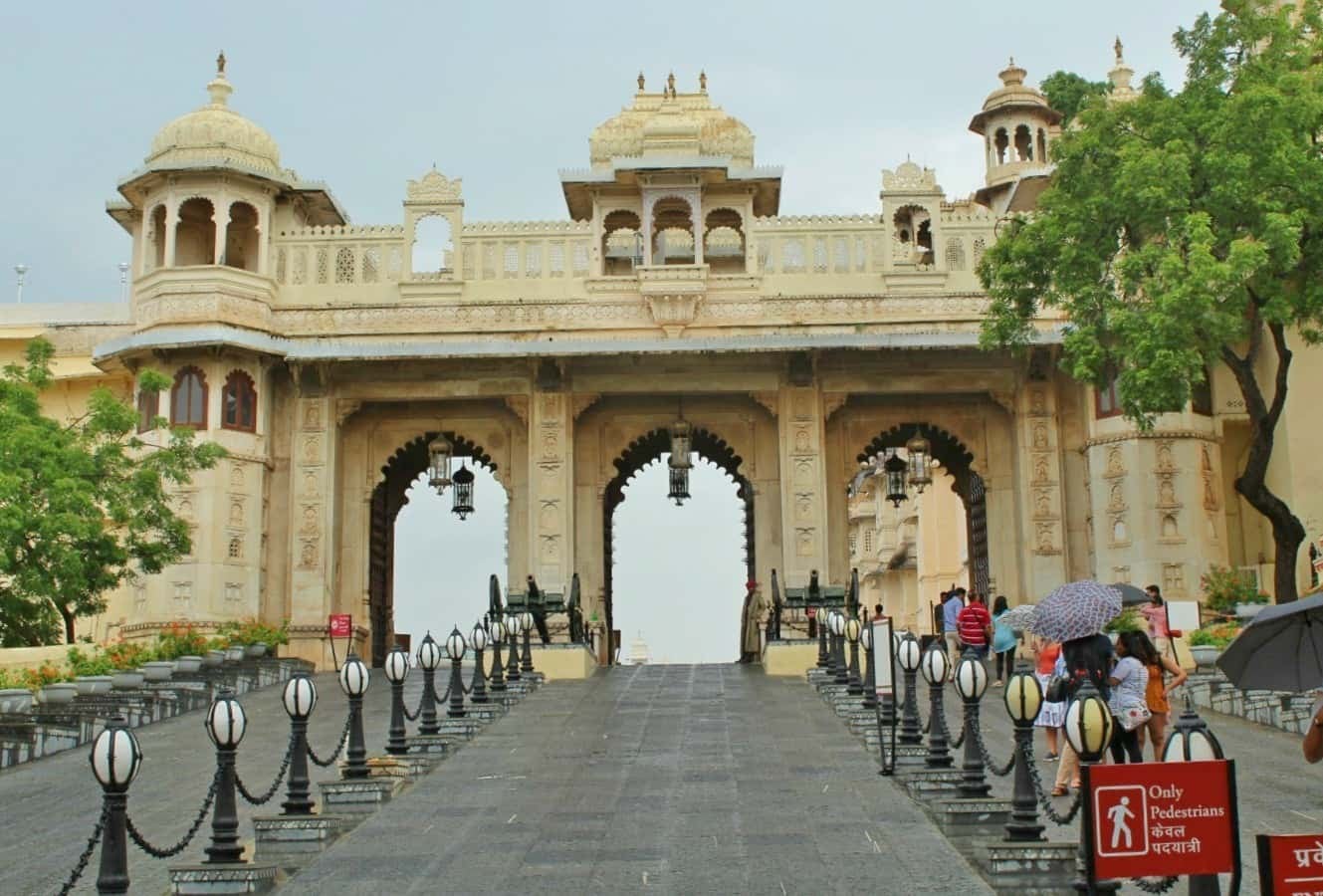 Palaces of the Lake City - City Palace and Jagdish Temple