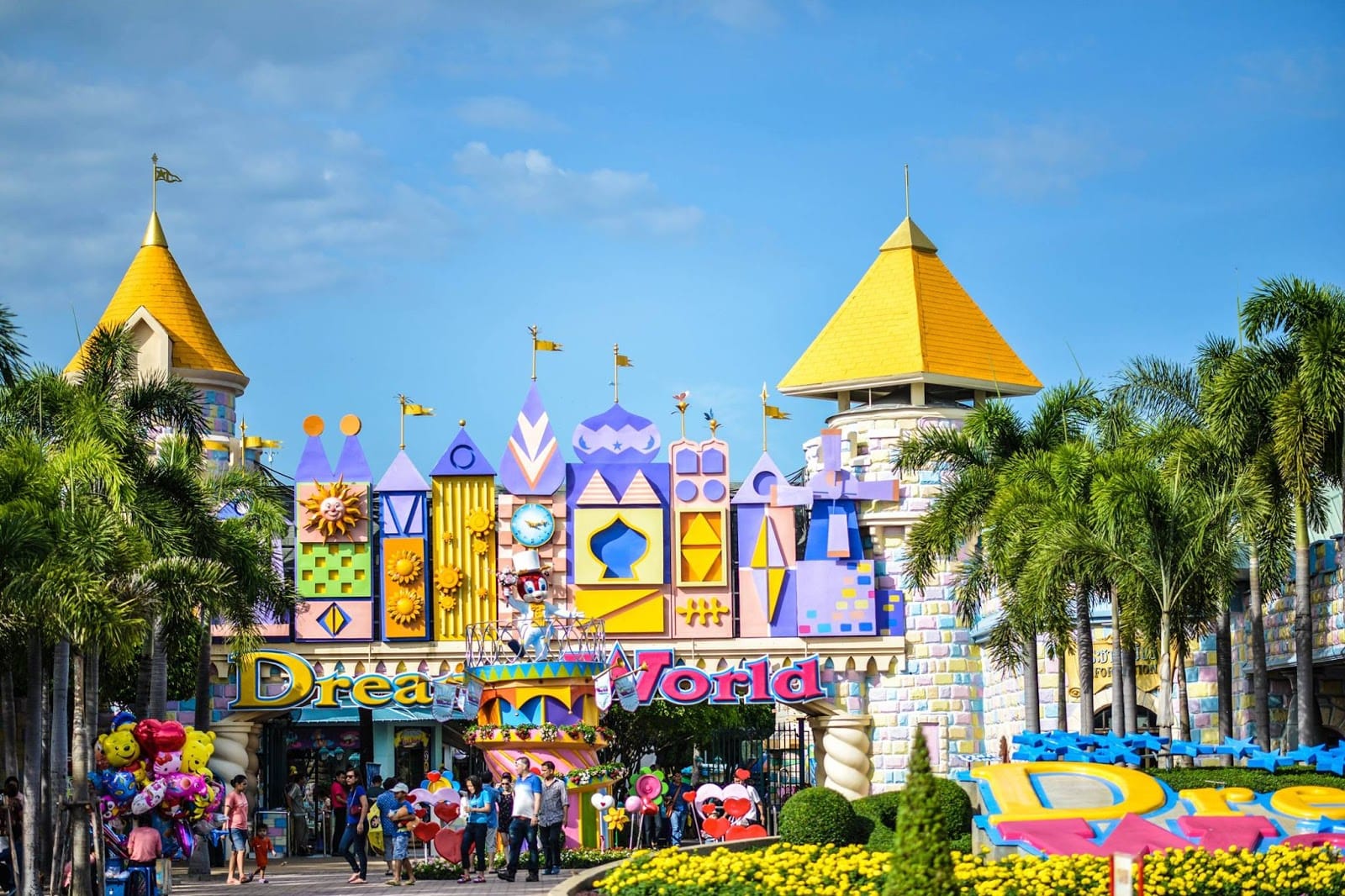 Dream World Theme Park Transfers on Shared Basis
